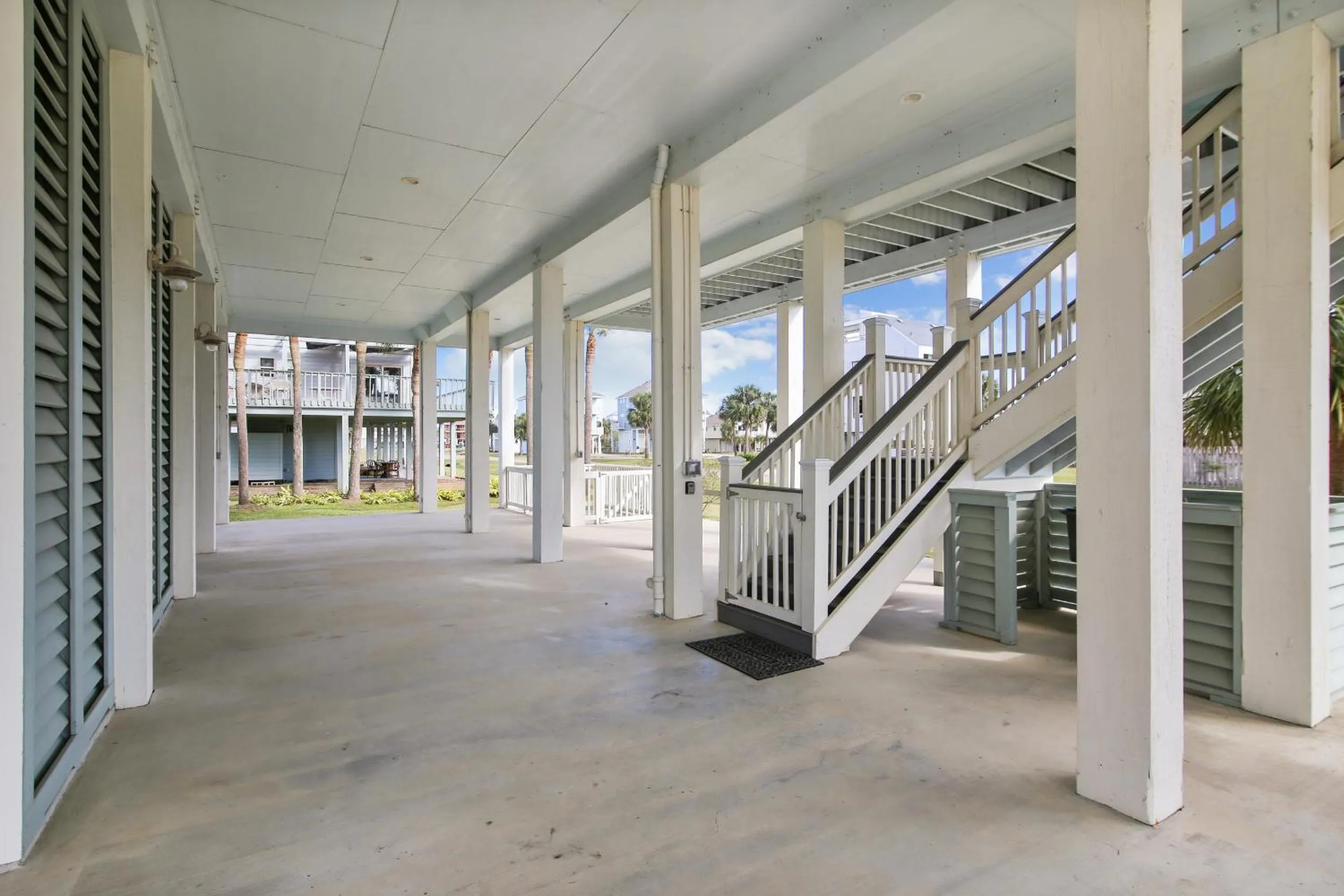 Property building in Sandpiper Treasure