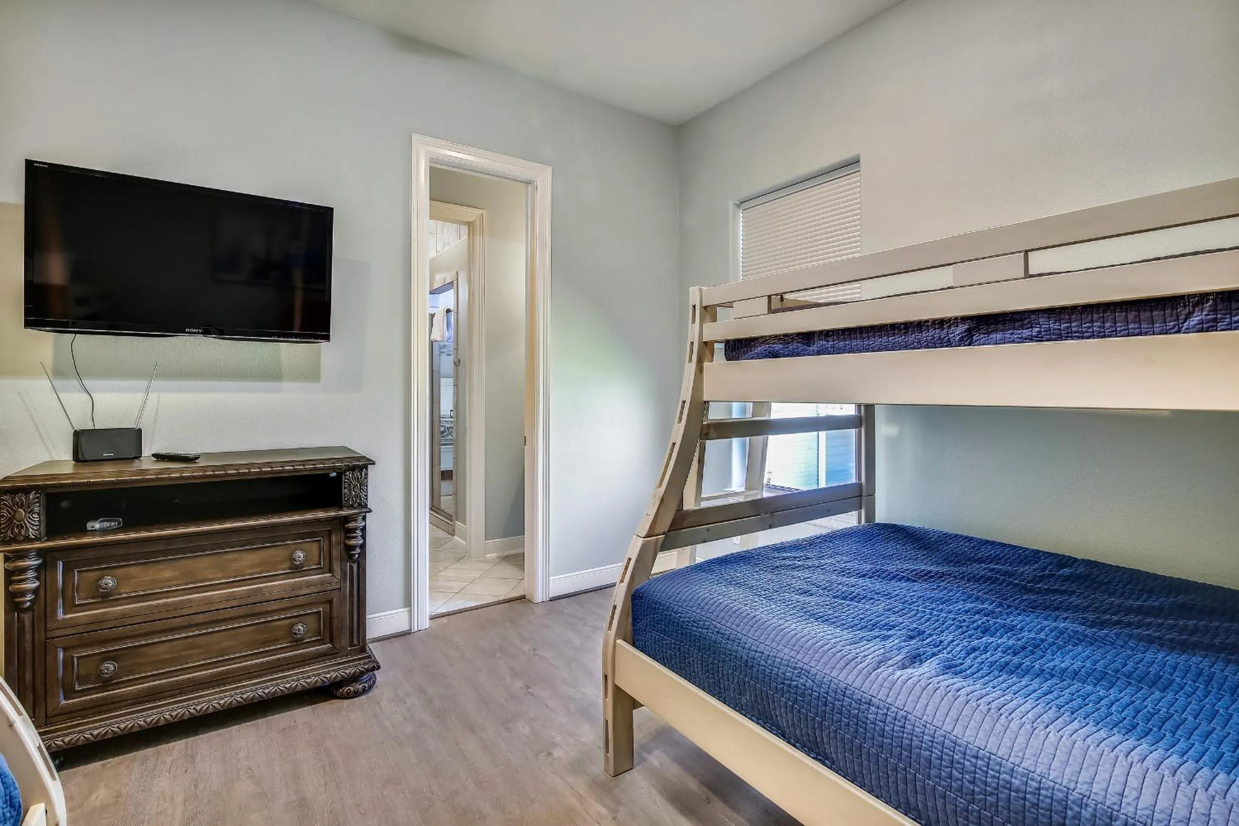 Property building, Bed in Sandpiper Treasure