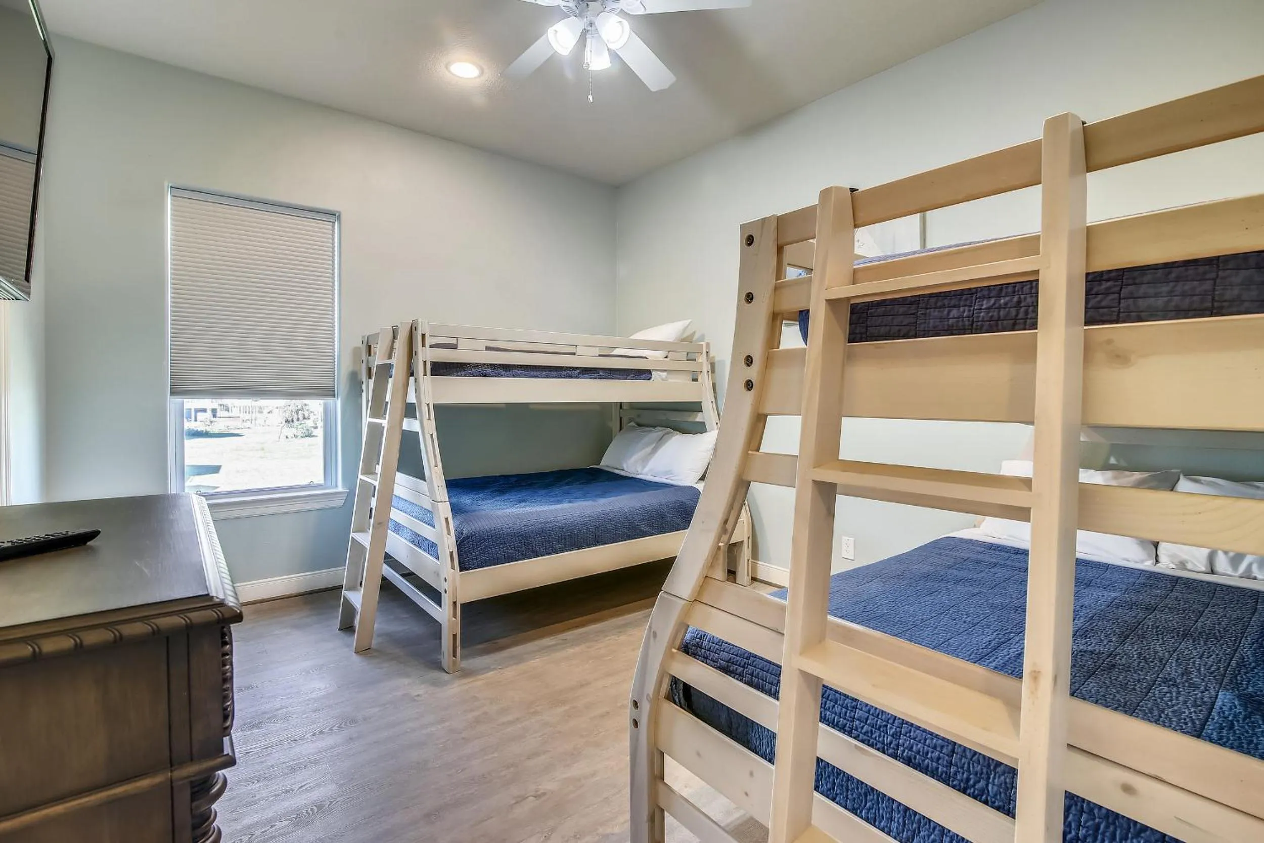 Property building, Bed in Sandpiper Treasure