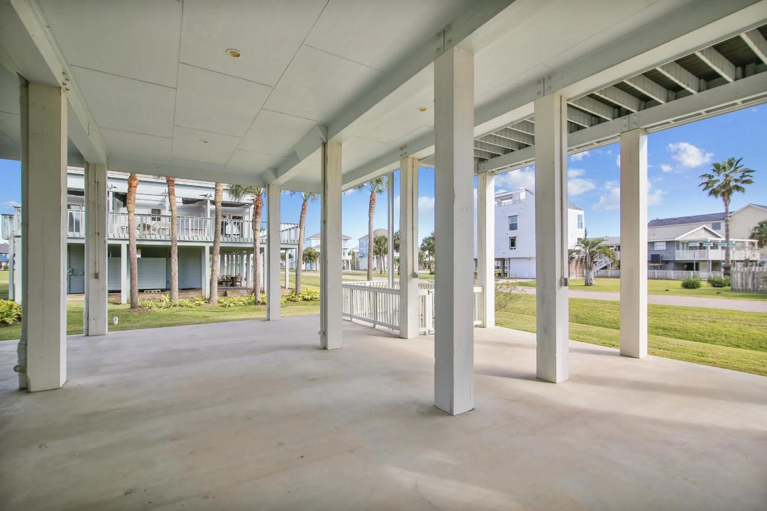 Property building in Sandpiper Treasure