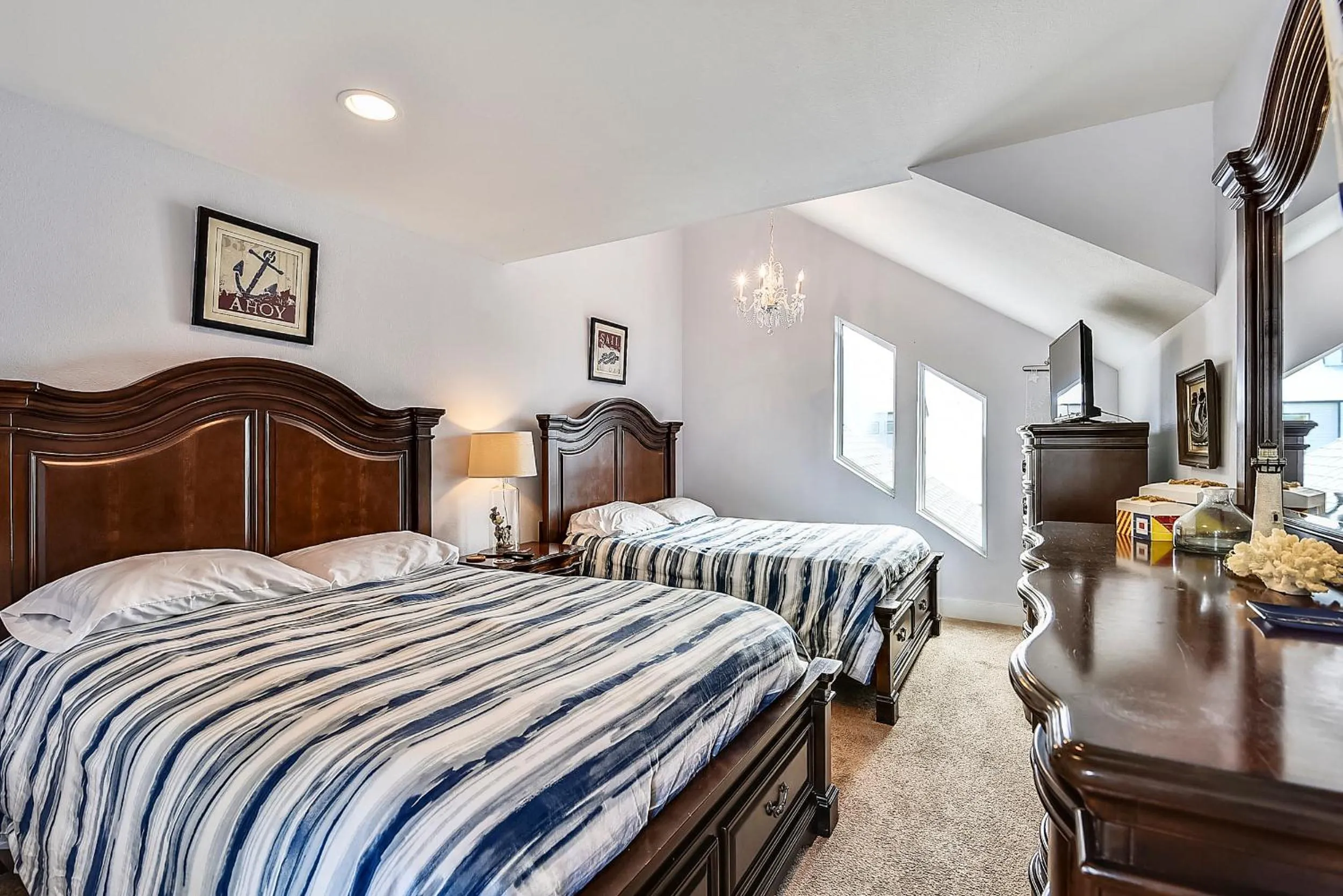 Bedroom, Bed in Summer Breeze