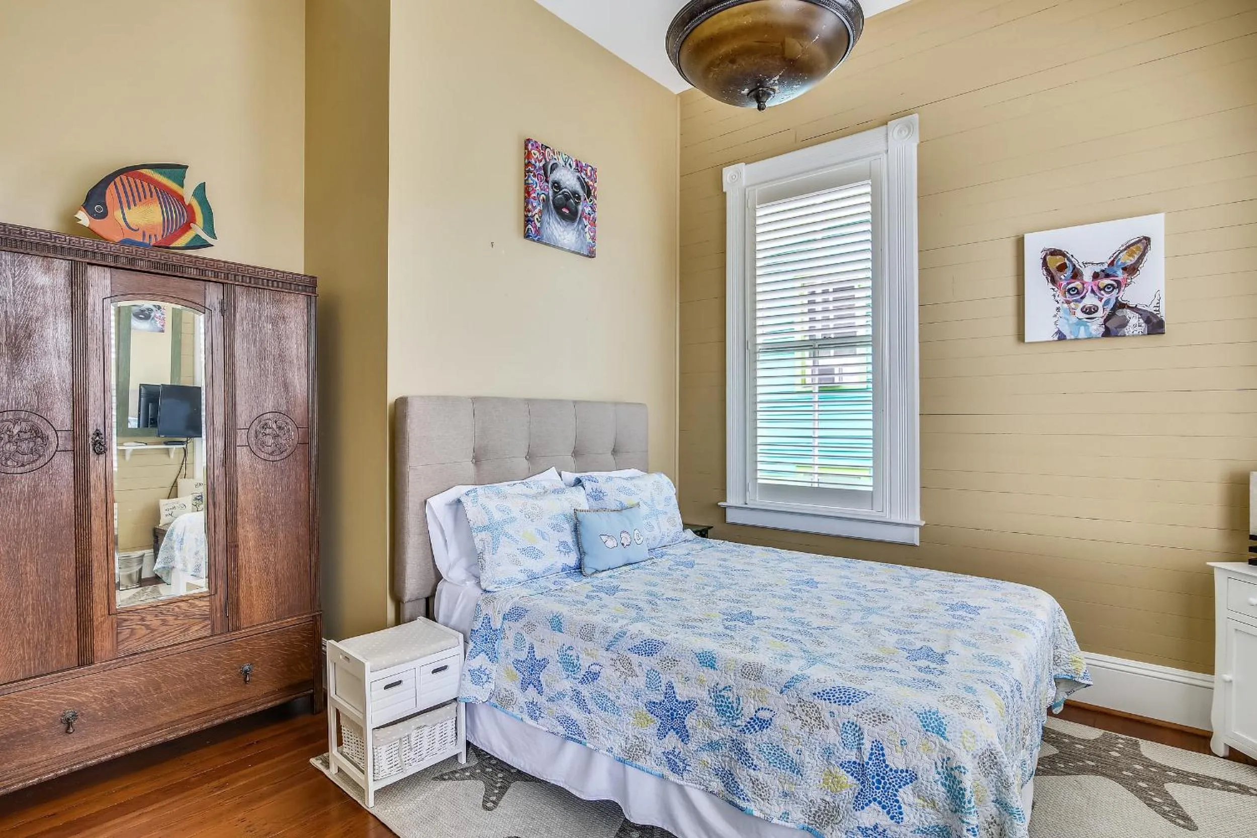 Bedroom, Bed in AbFab Seaside Cottage