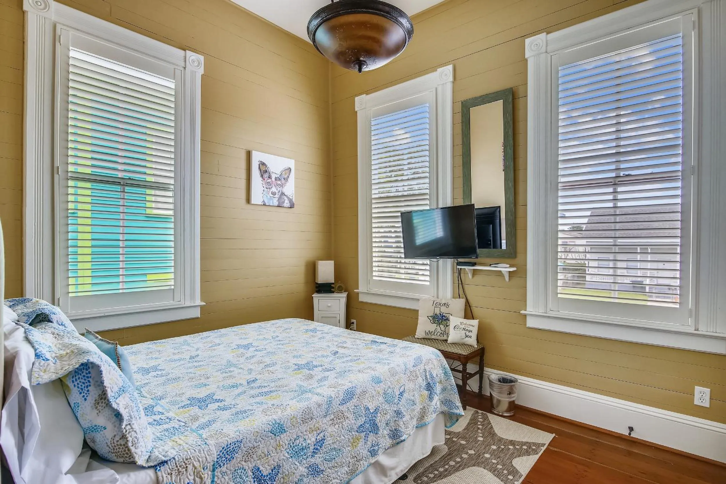Bedroom, Bed in AbFab Seaside Cottage