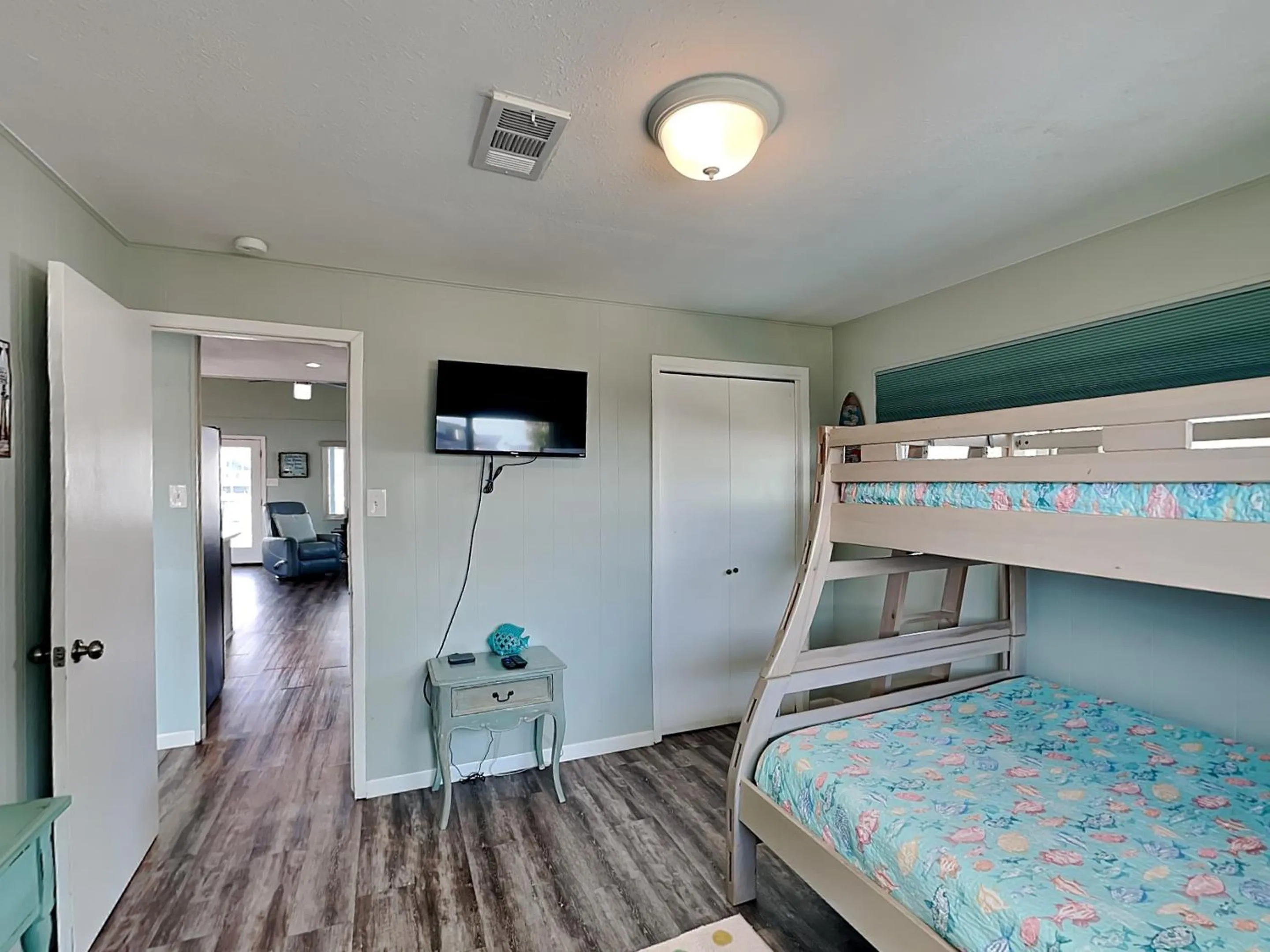 Property building, Bed in Reel Paradise