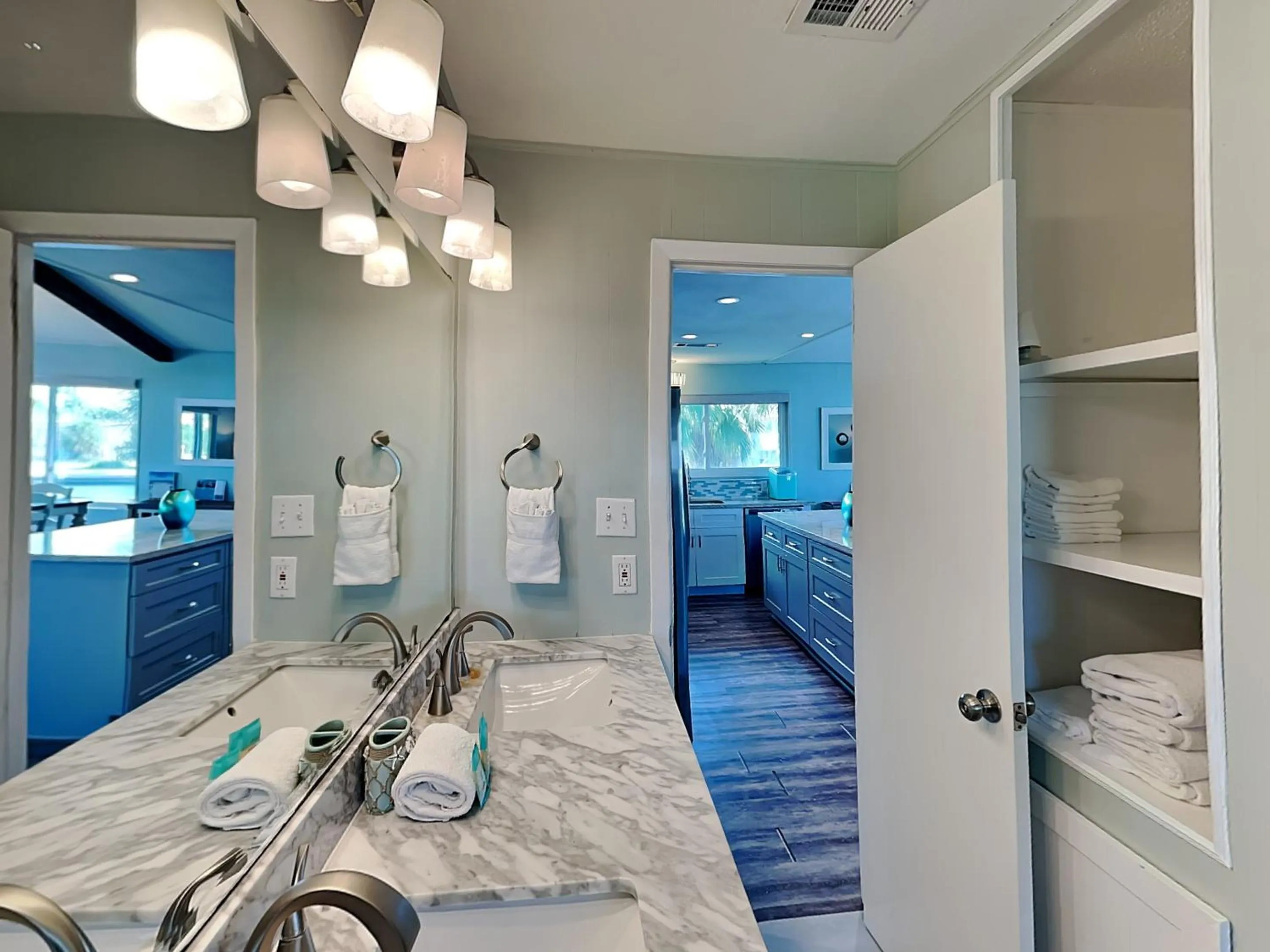 Property building, Bed in Reel Paradise