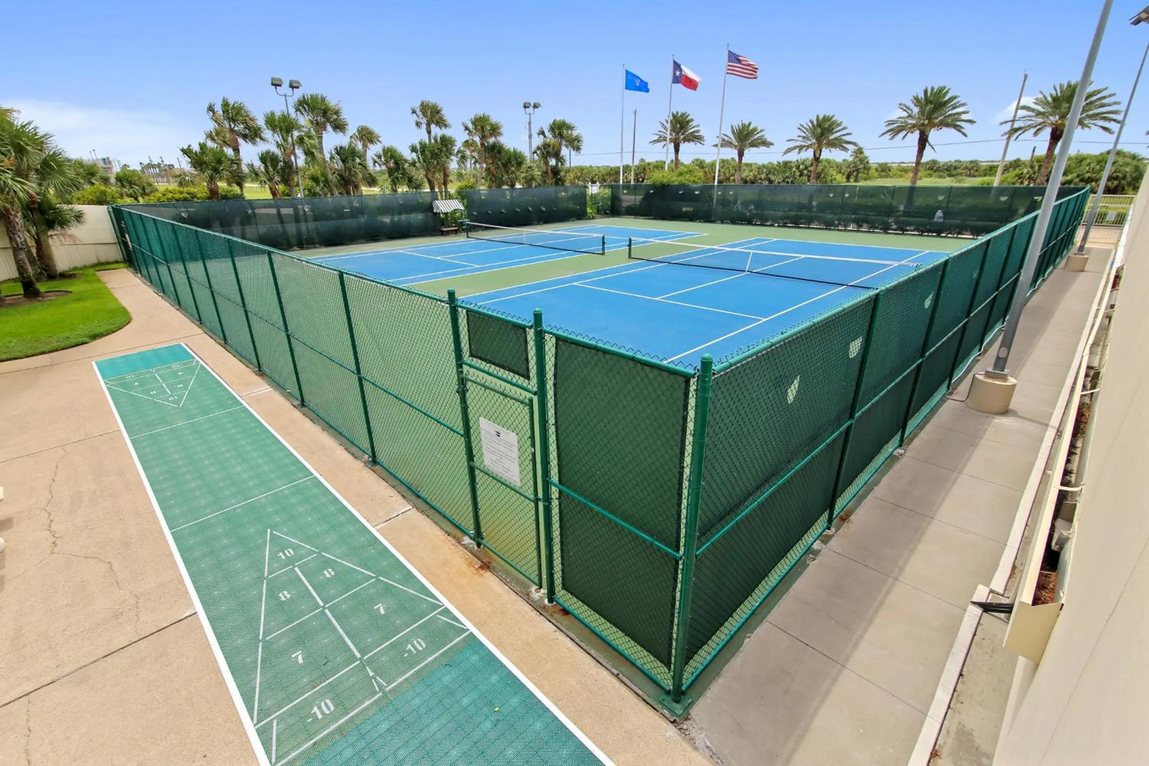 Tennis court in Galvestonian 1002-Beachfront Getaway