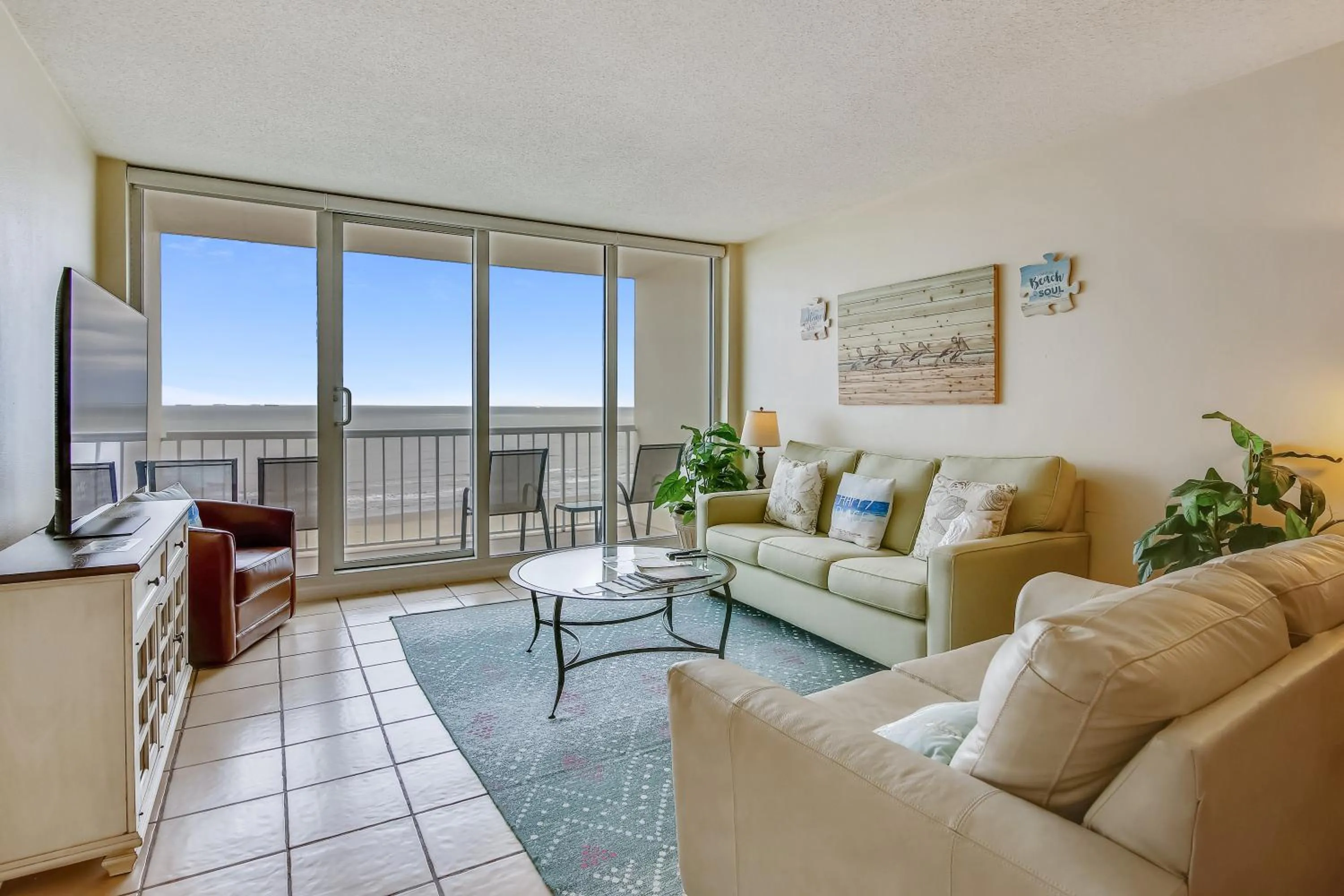 Living room in Galvestonian 1002-Beachfront Getaway