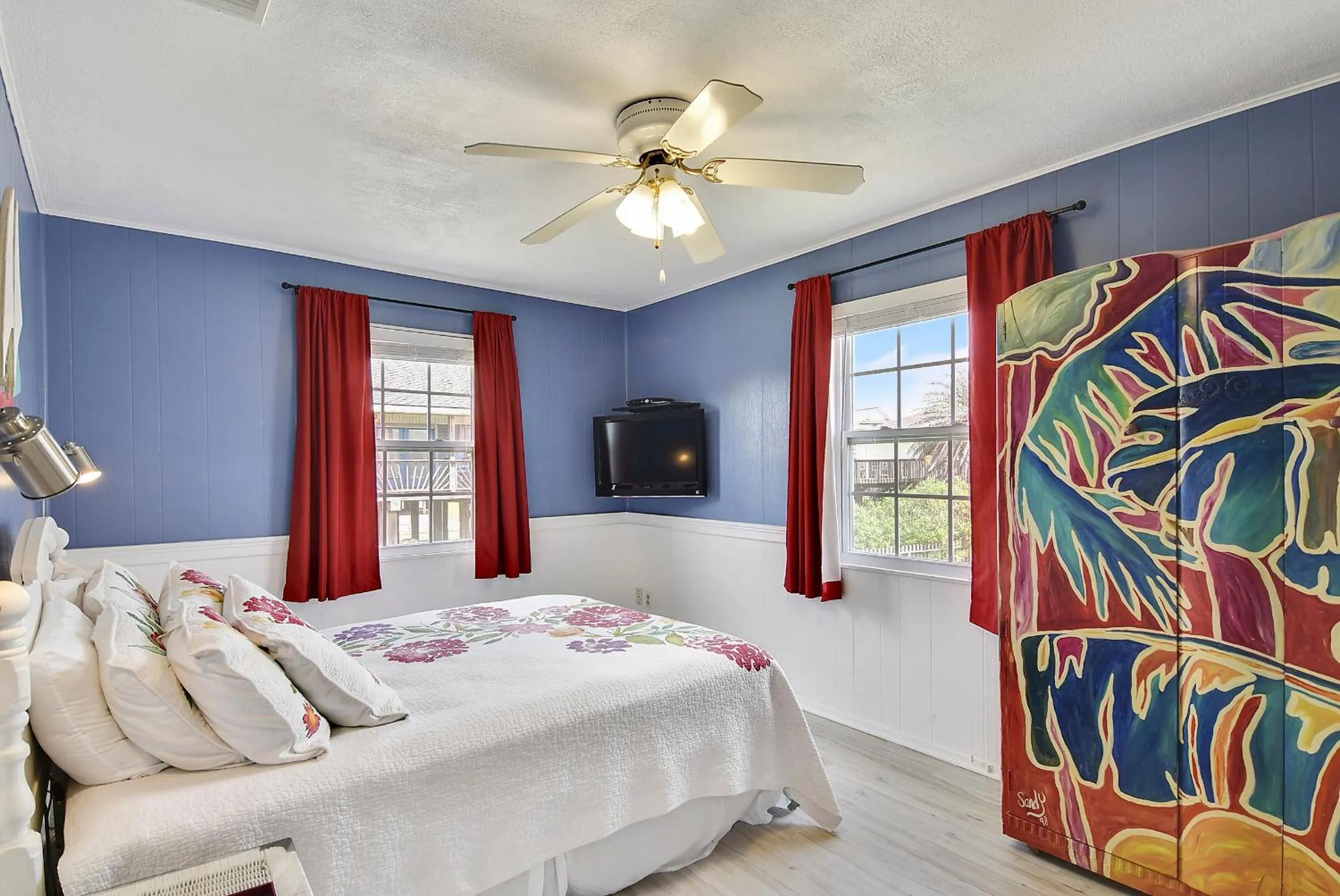 Bedroom, Bed in Paradise Found