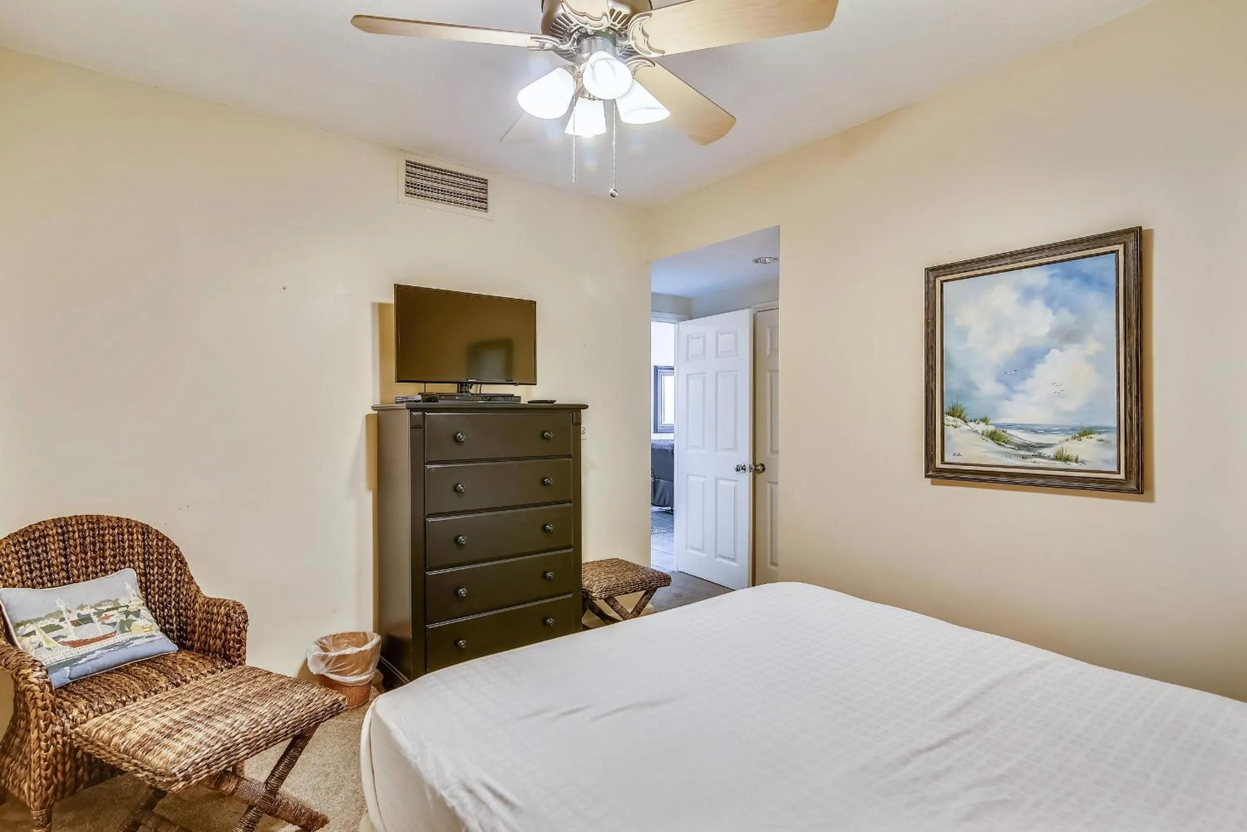 Bedroom, Bed in Galvestonian 112-Beachfront Hideaway