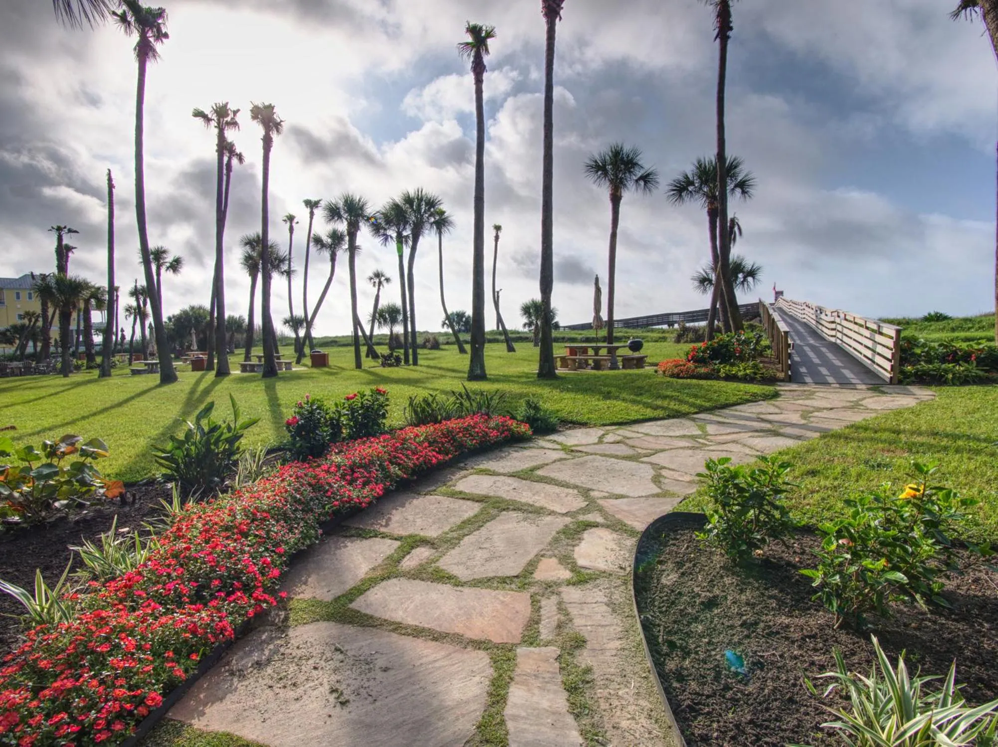Galvestonian 409-Pelican Pathway