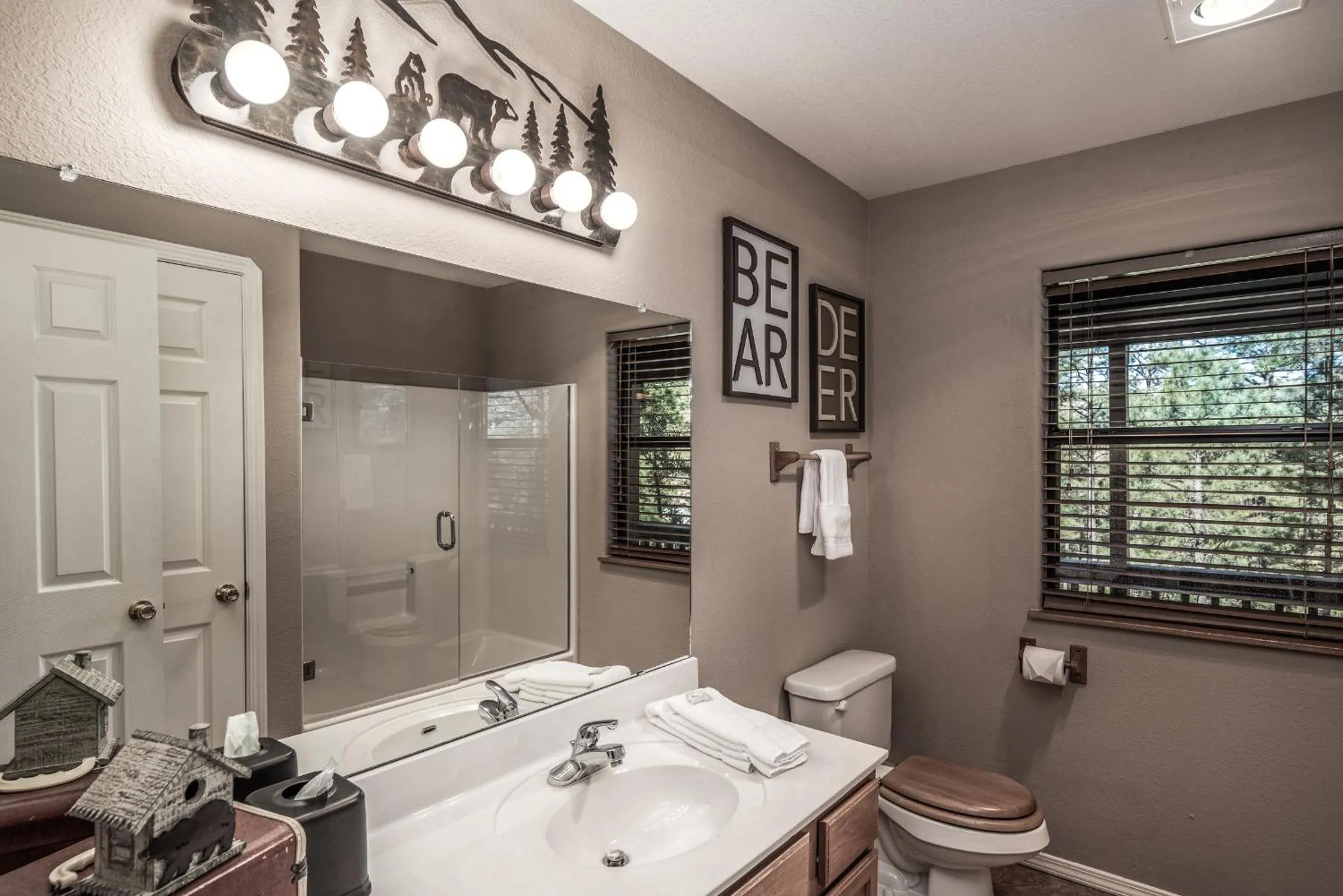 Bathroom in Journeys End