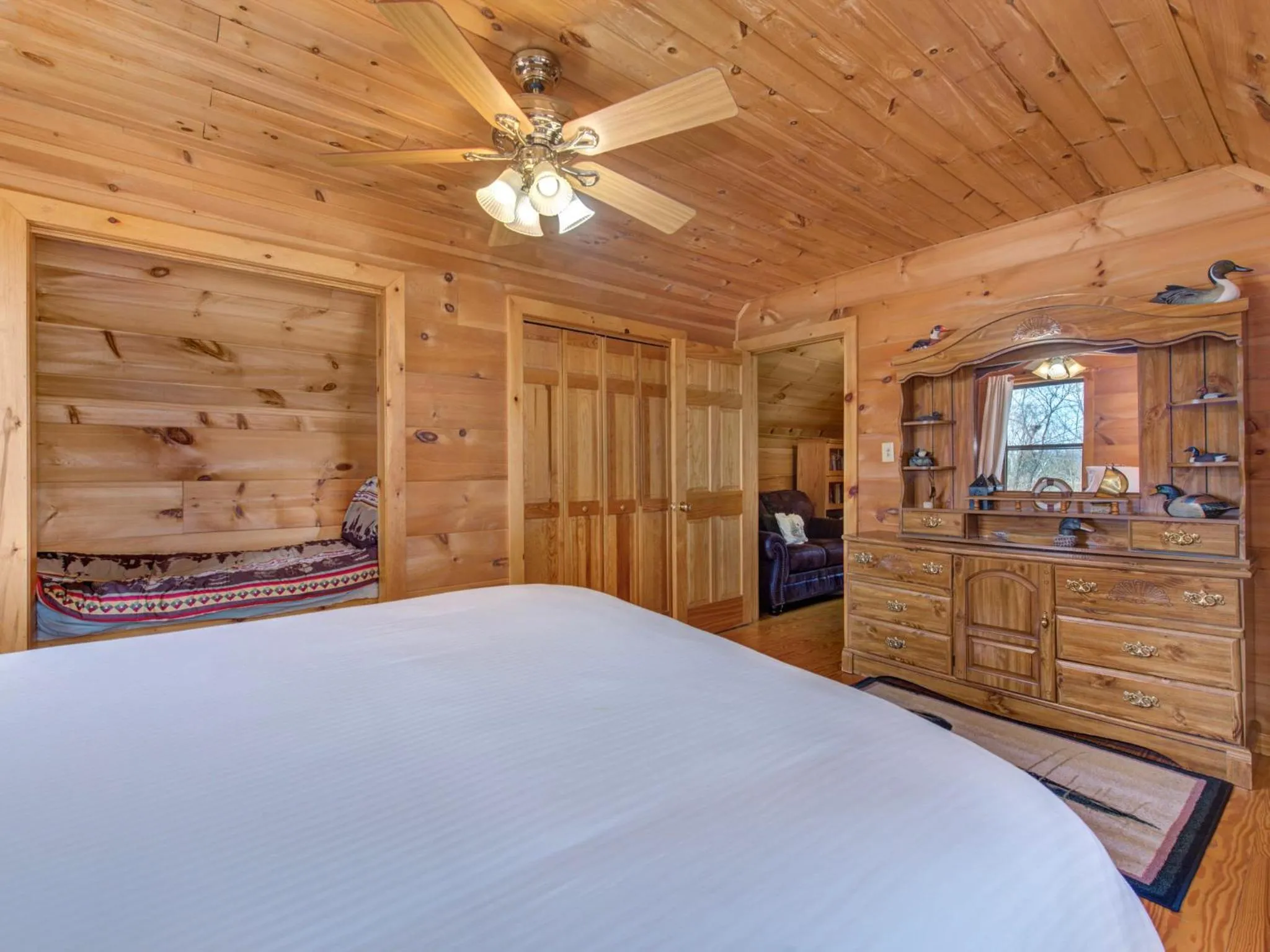 Bedroom, Bed in Stillwater Cove