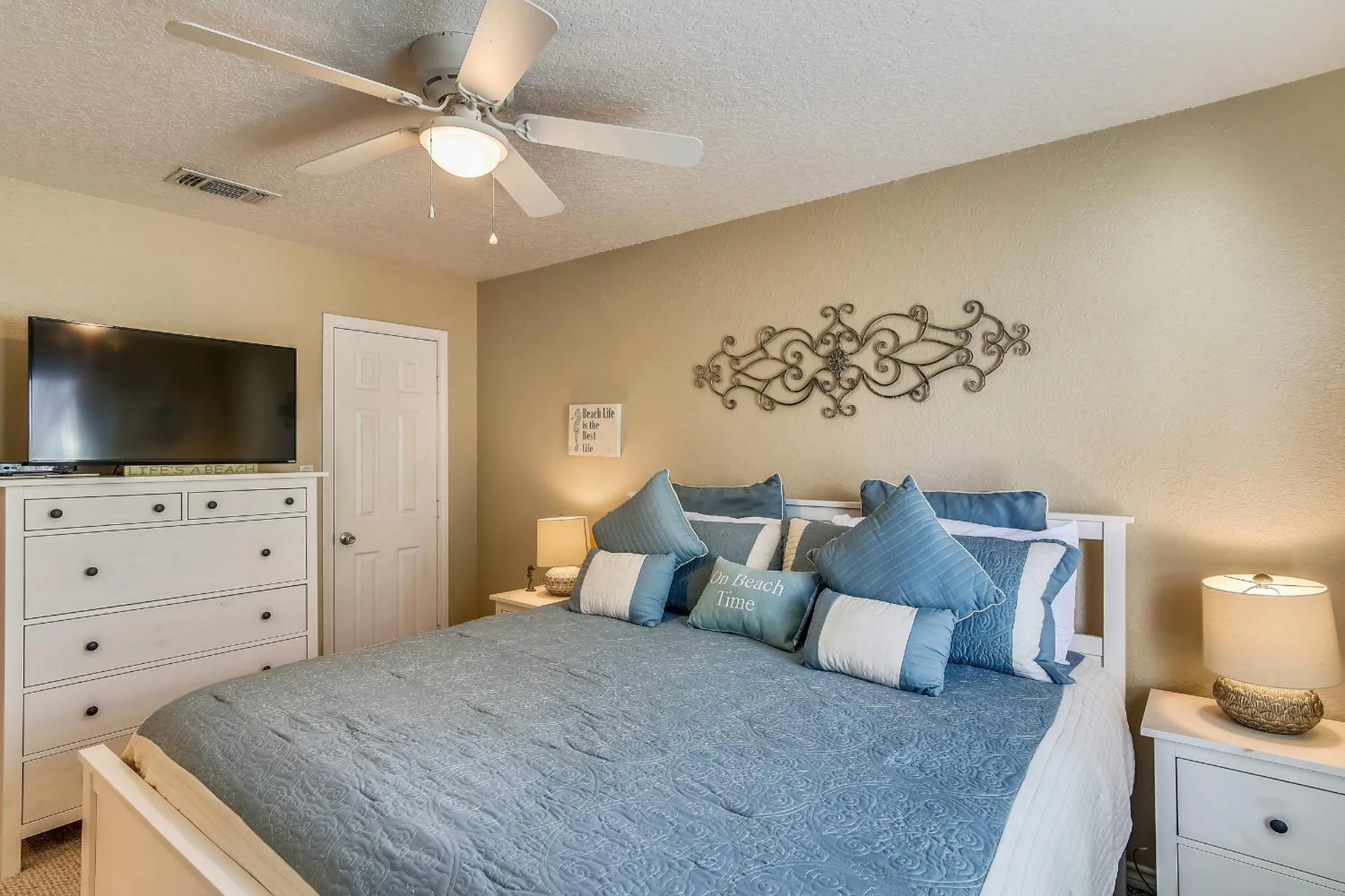 Bedroom, Bed in Pirates Treasure