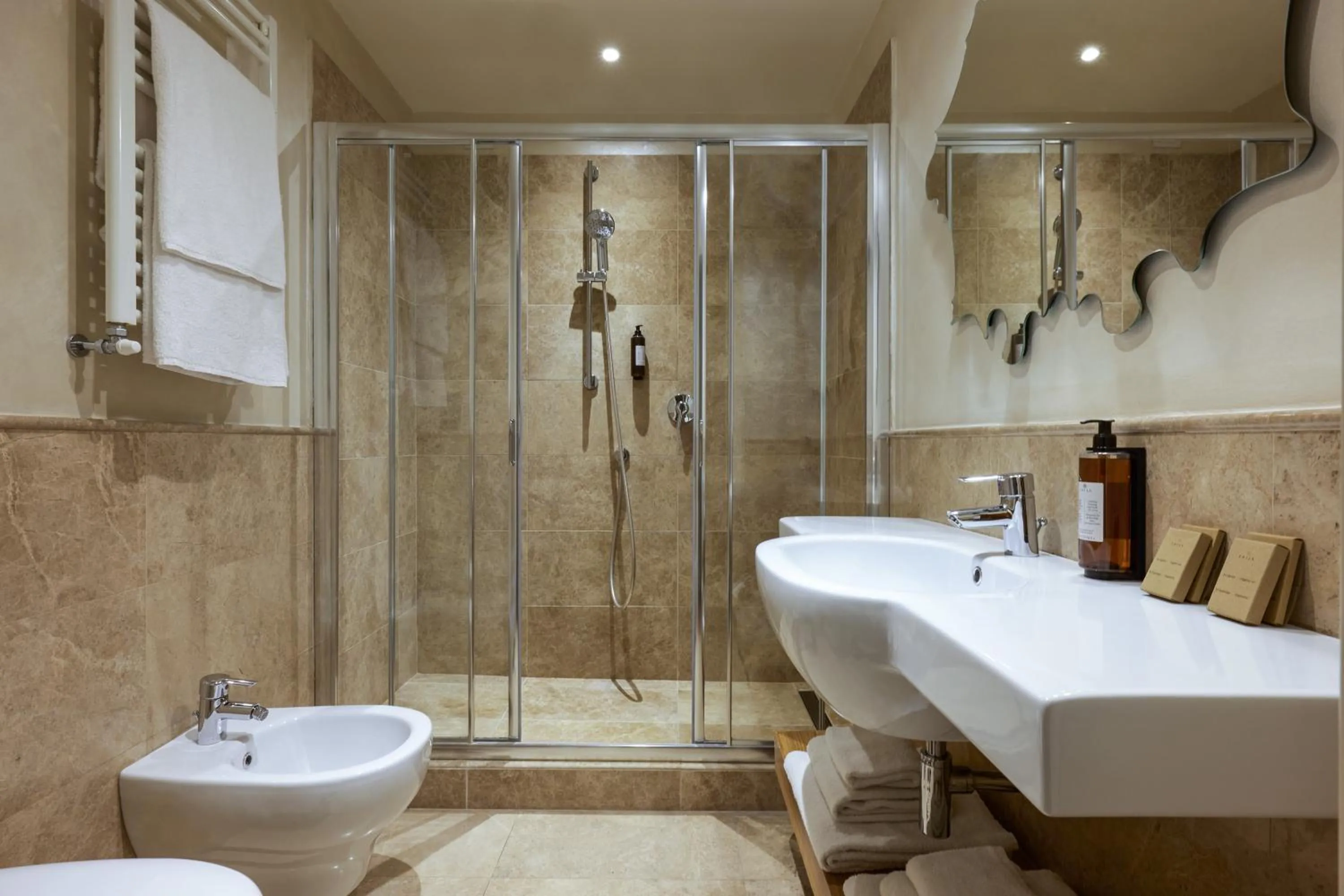 Shower in Grand Hotel Cavour