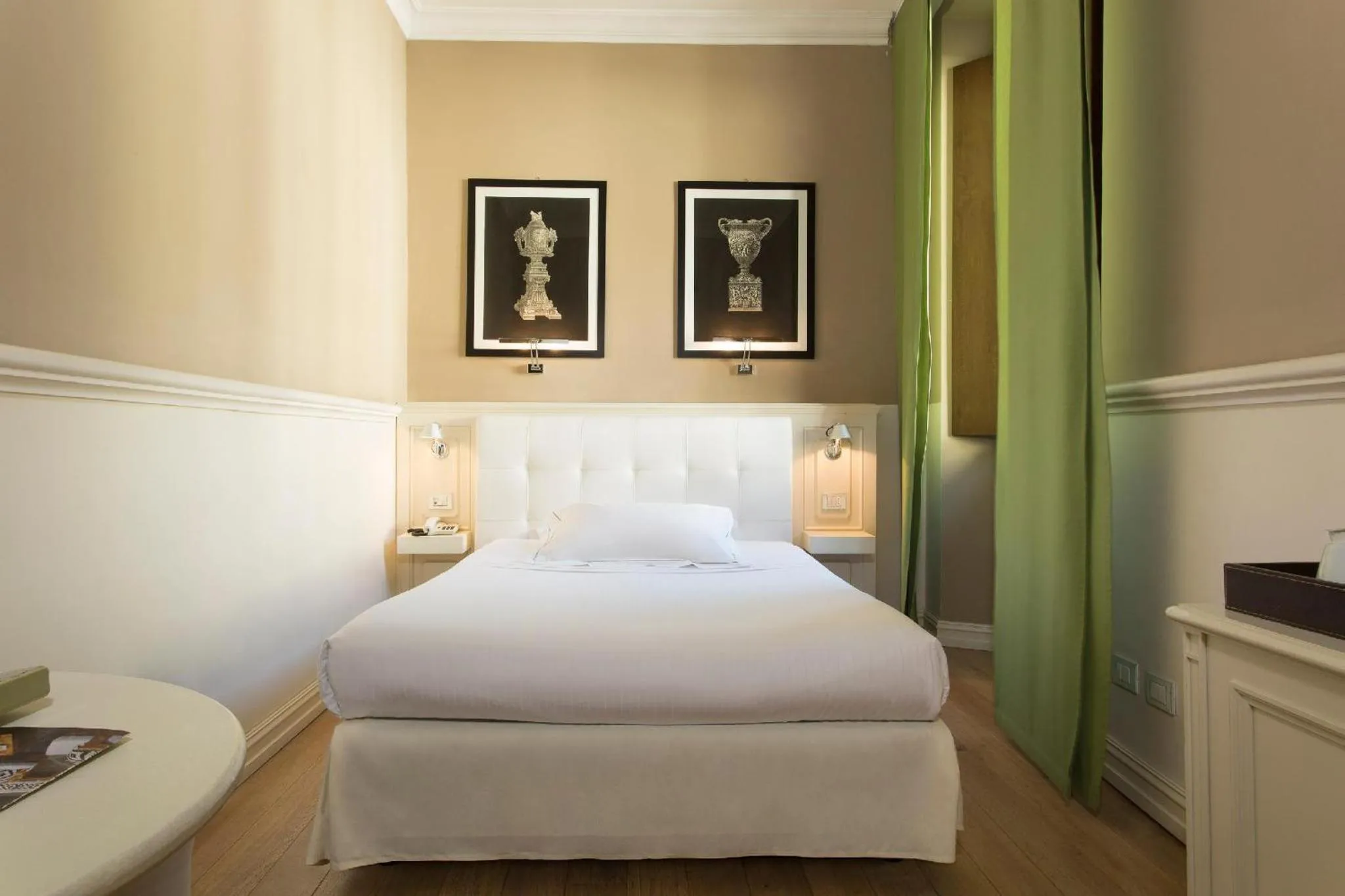 Bed in Grand Hotel Cavour