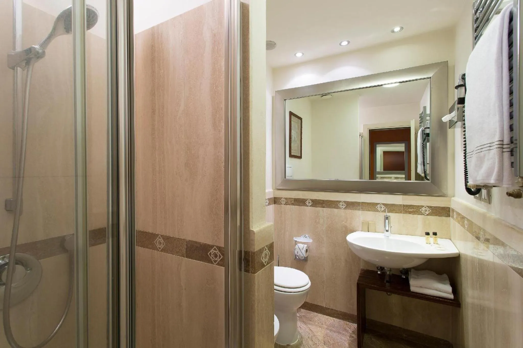 Shower in Grand Hotel Cavour