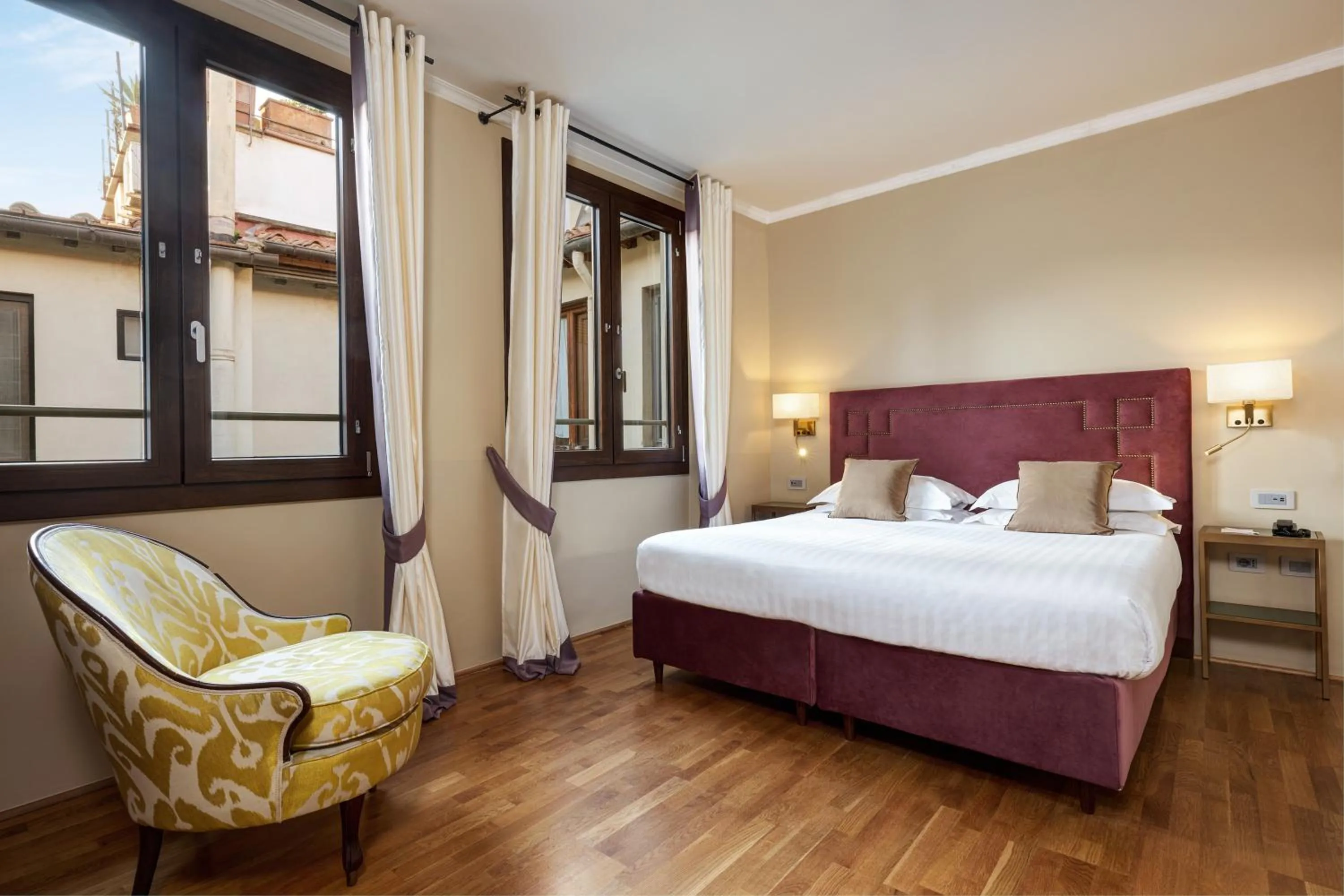 Bedroom, Bed in Grand Hotel Cavour