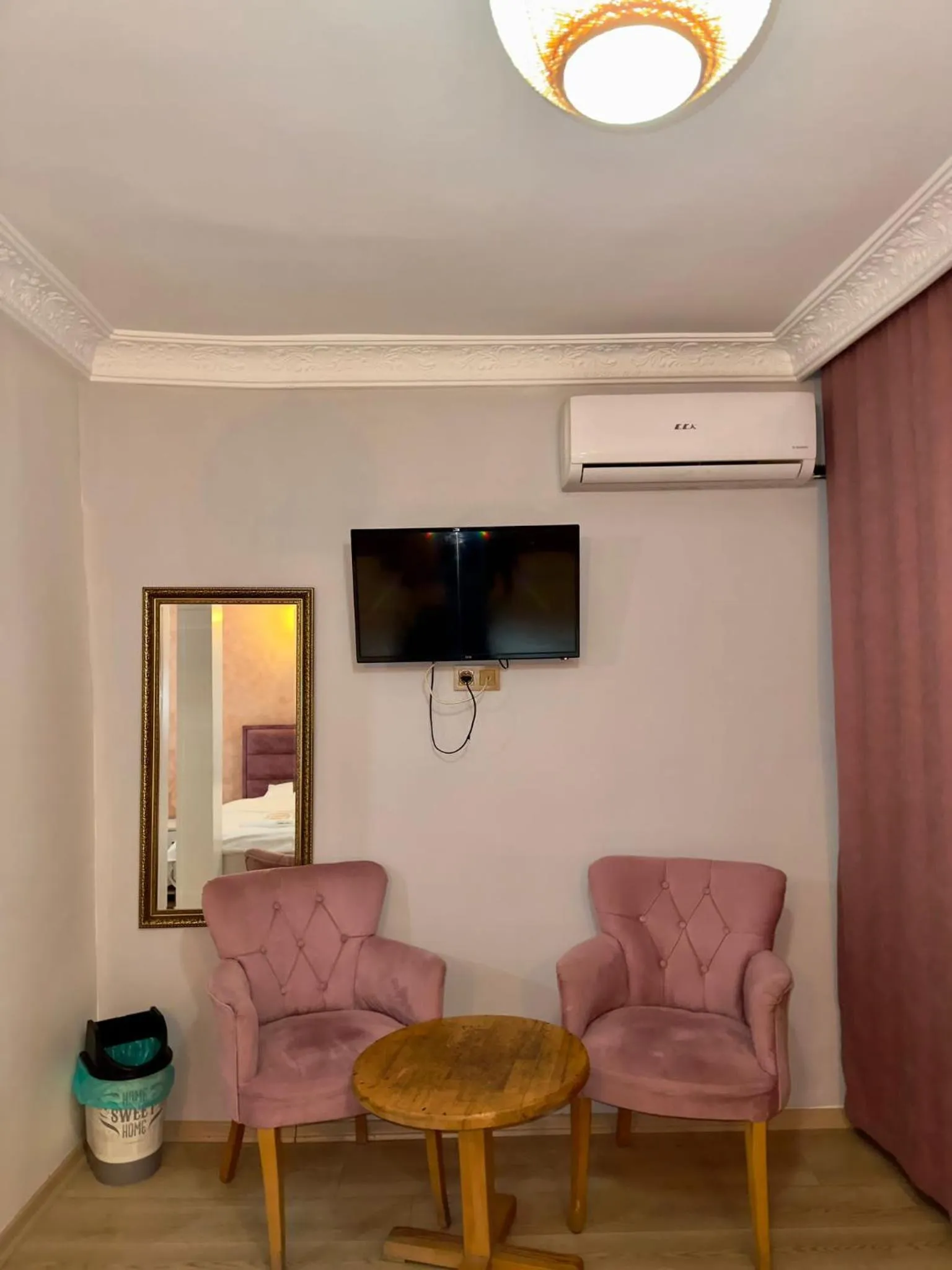 TV and multimedia in AVRASYAQUEEN HOTEL
