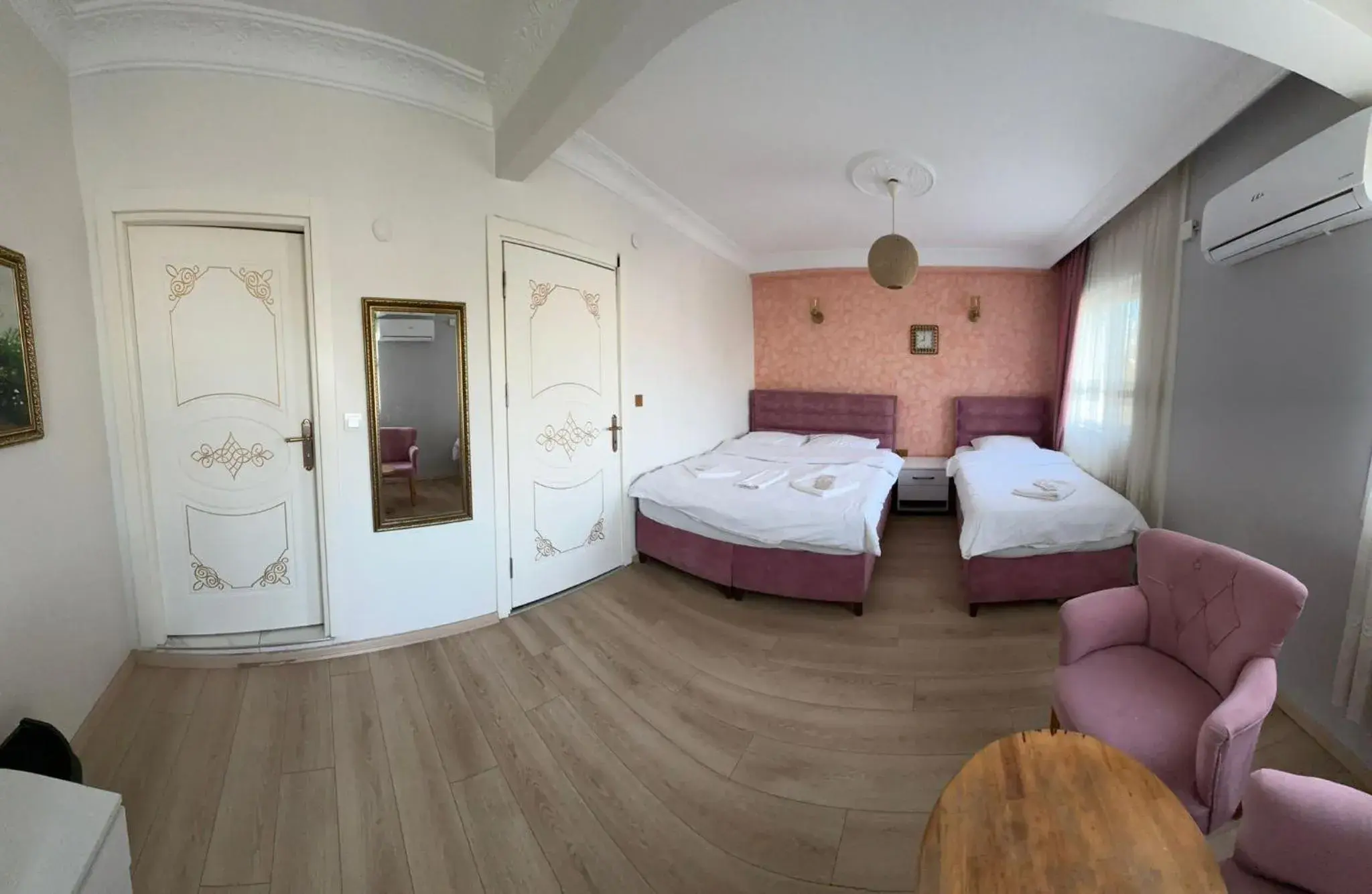 Bed in AVRASYAQUEEN HOTEL Bed in AVRASYAQUEEN HOTEL