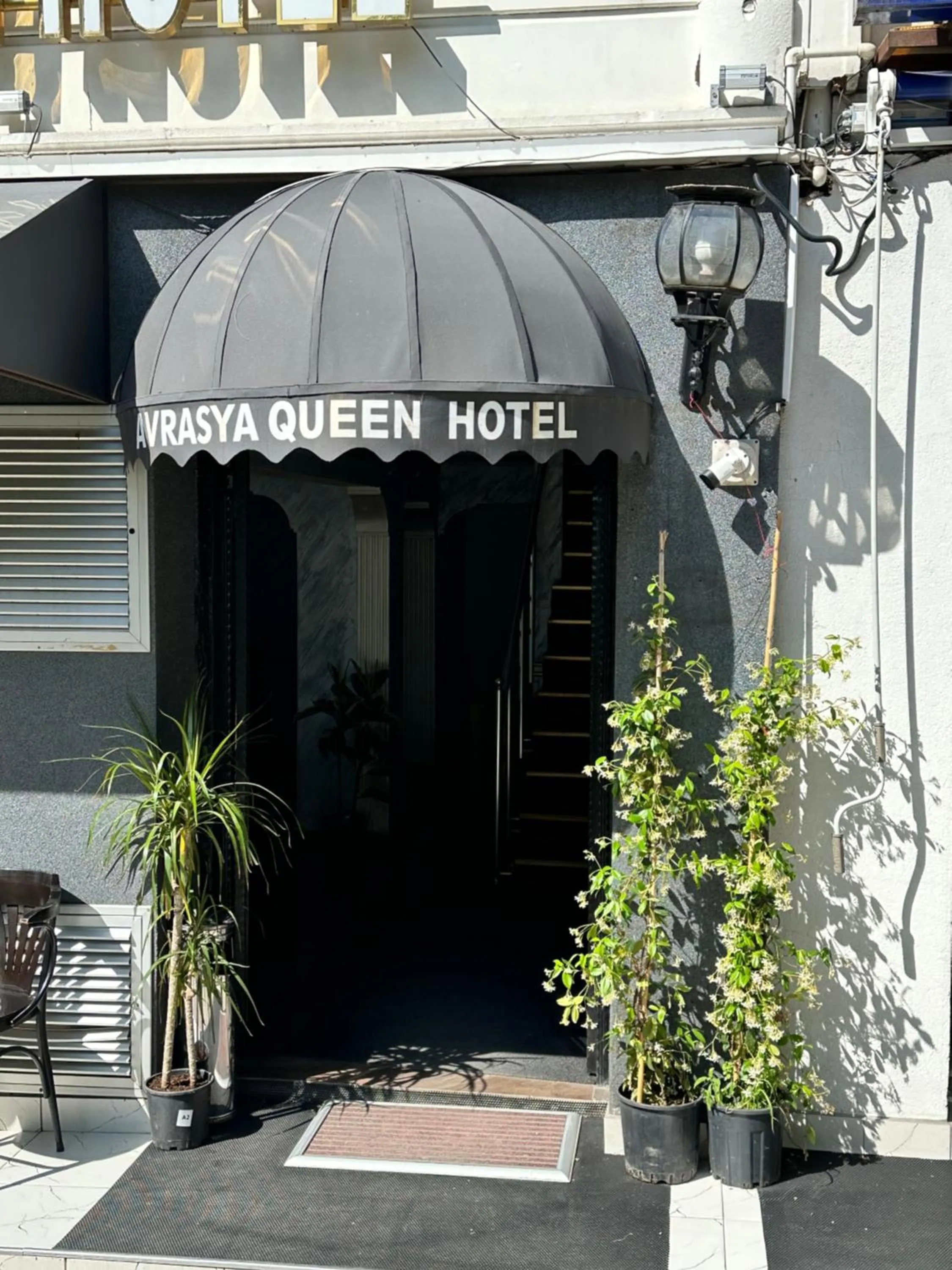 AVRASYAQUEEN HOTEL