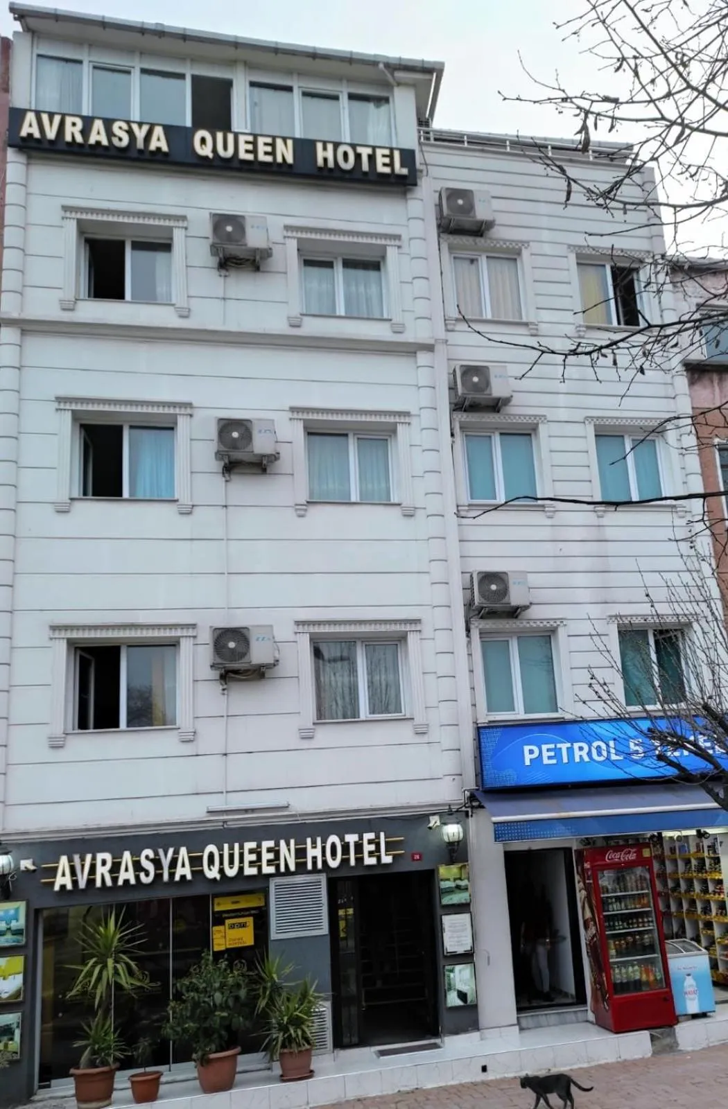 Property building in AVRASYAQUEEN HOTEL
