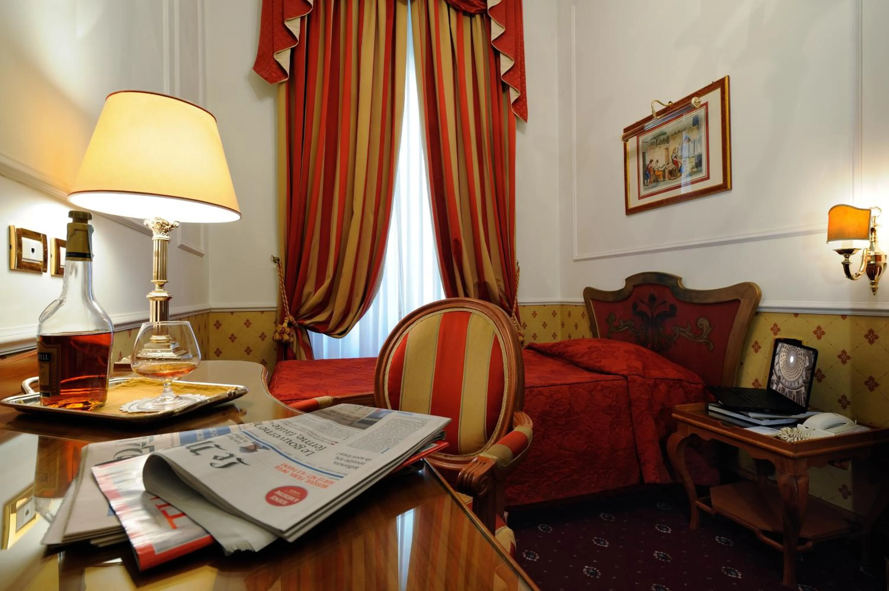 Photo of the whole room, Seating Area in Hotel Giulio Cesare