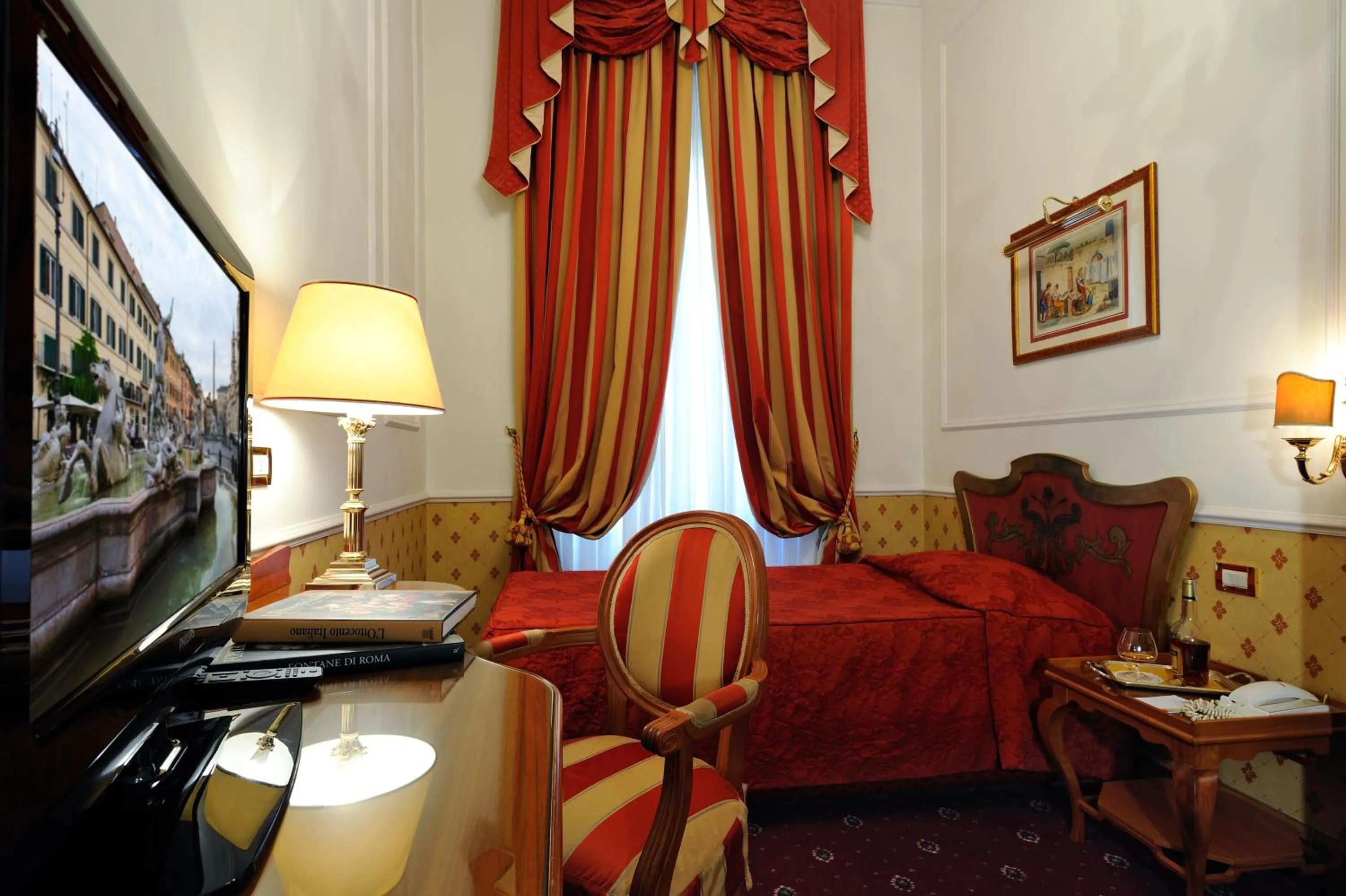 Photo of the whole room, Seating Area in Hotel Giulio Cesare