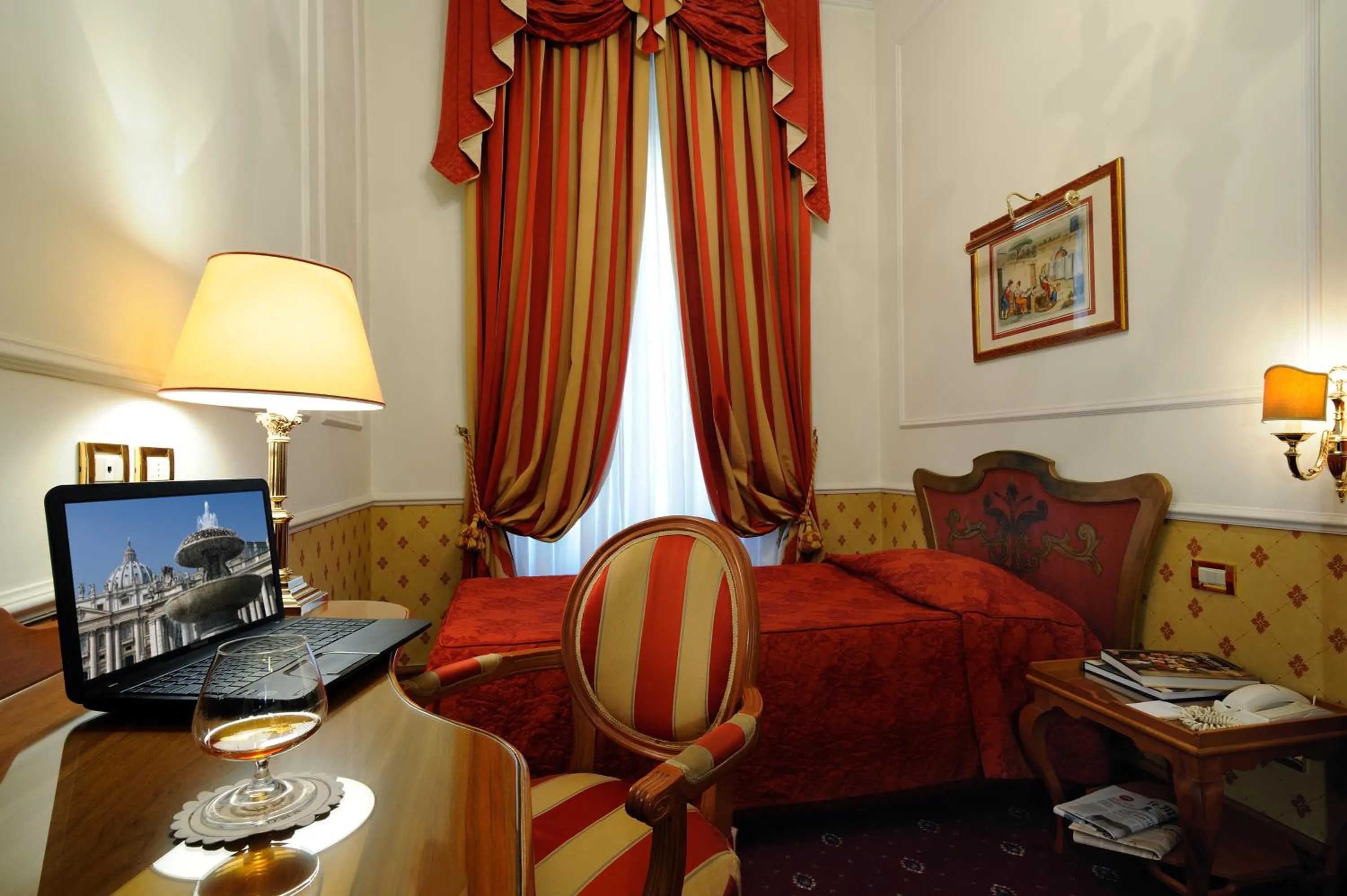 Photo of the whole room, Seating Area in Hotel Giulio Cesare