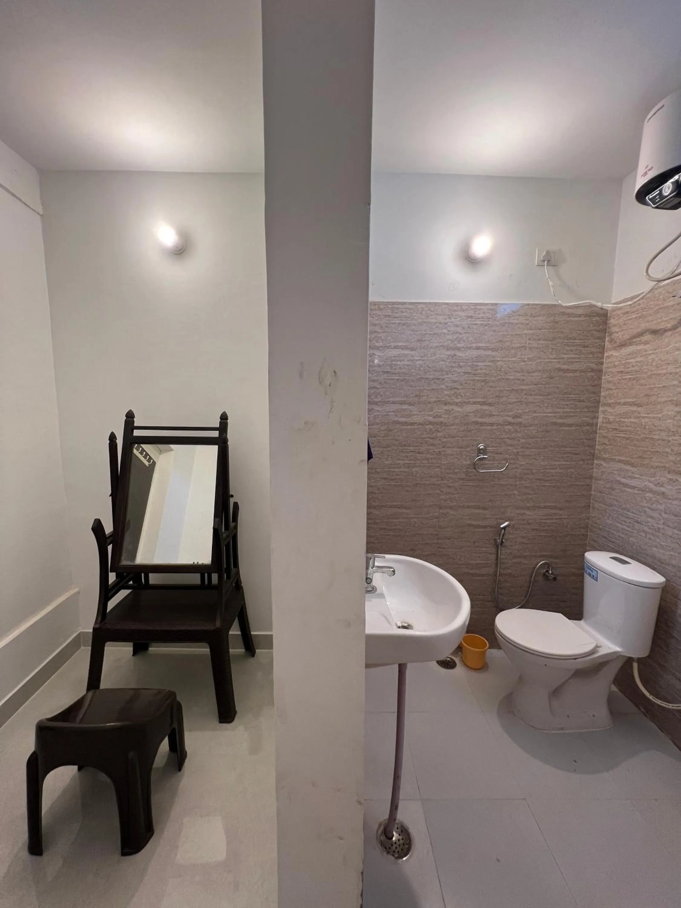 Bathroom in Hostel ivory