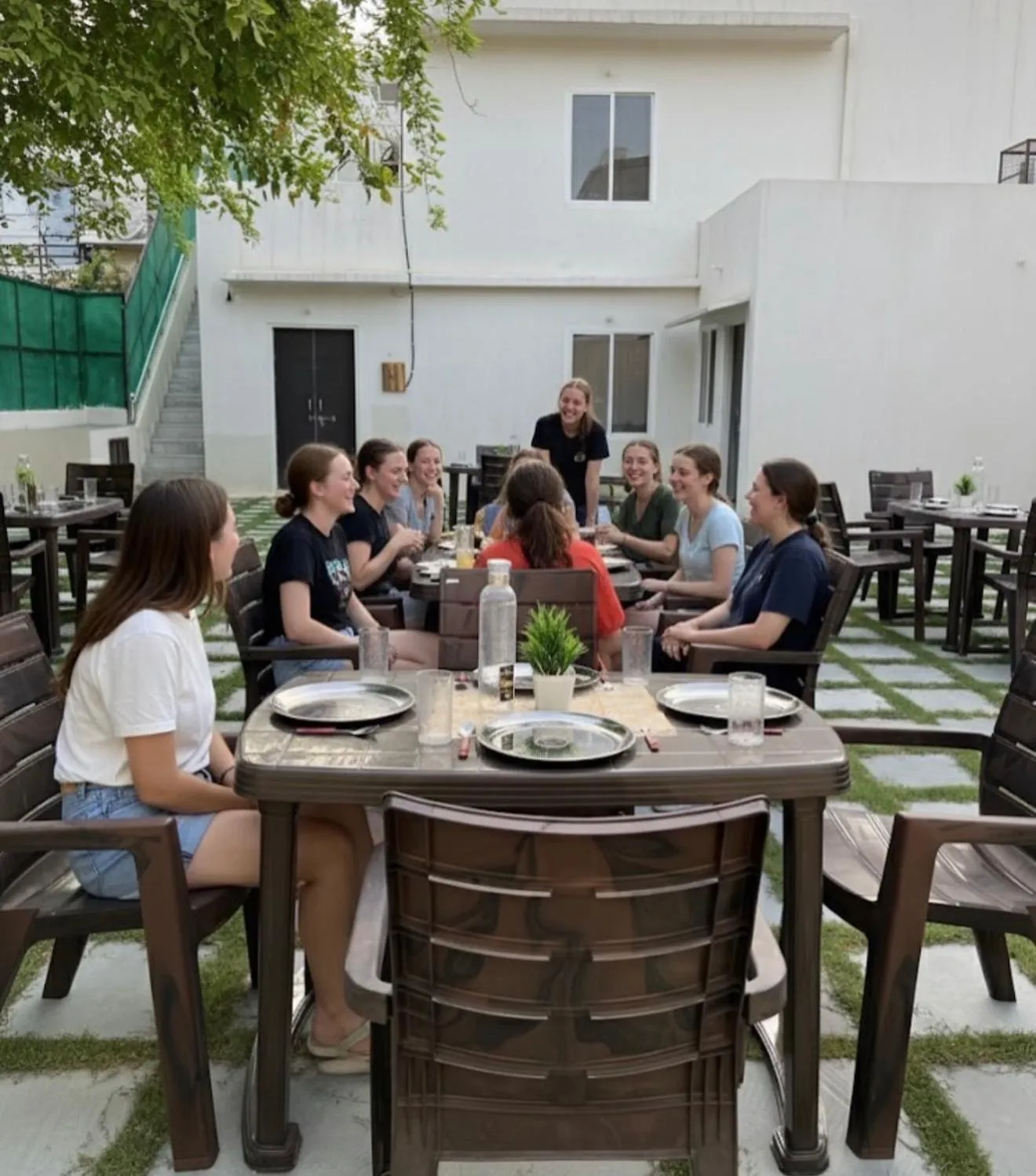 Restaurant/places to eat in Hostel ivory