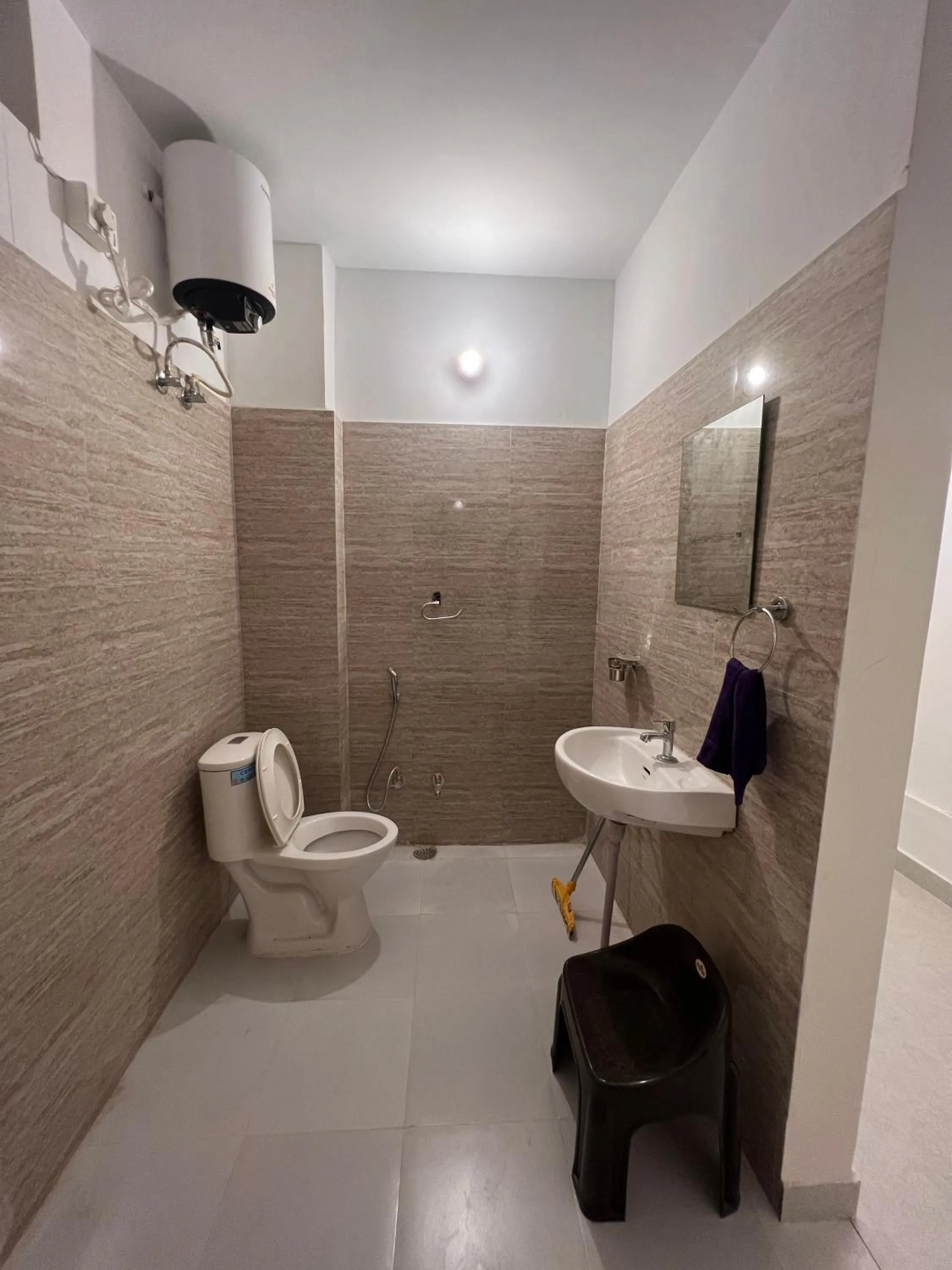 Shower in Hostel ivory