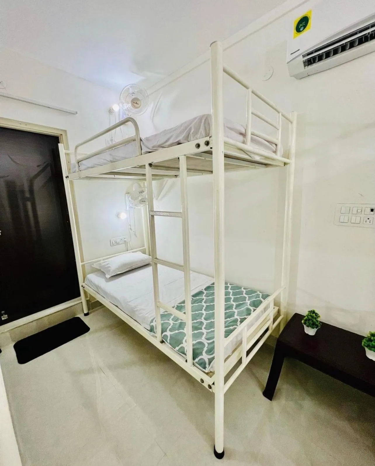 bunk bed, Bed in Hostel ivory