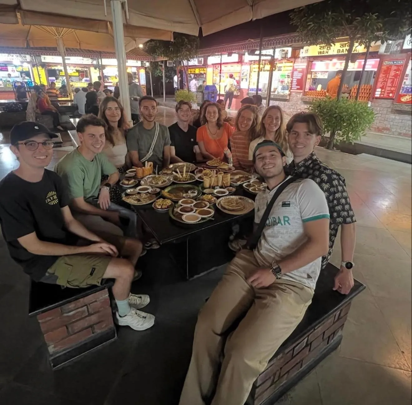 Restaurant/places to eat in Hostel ivory