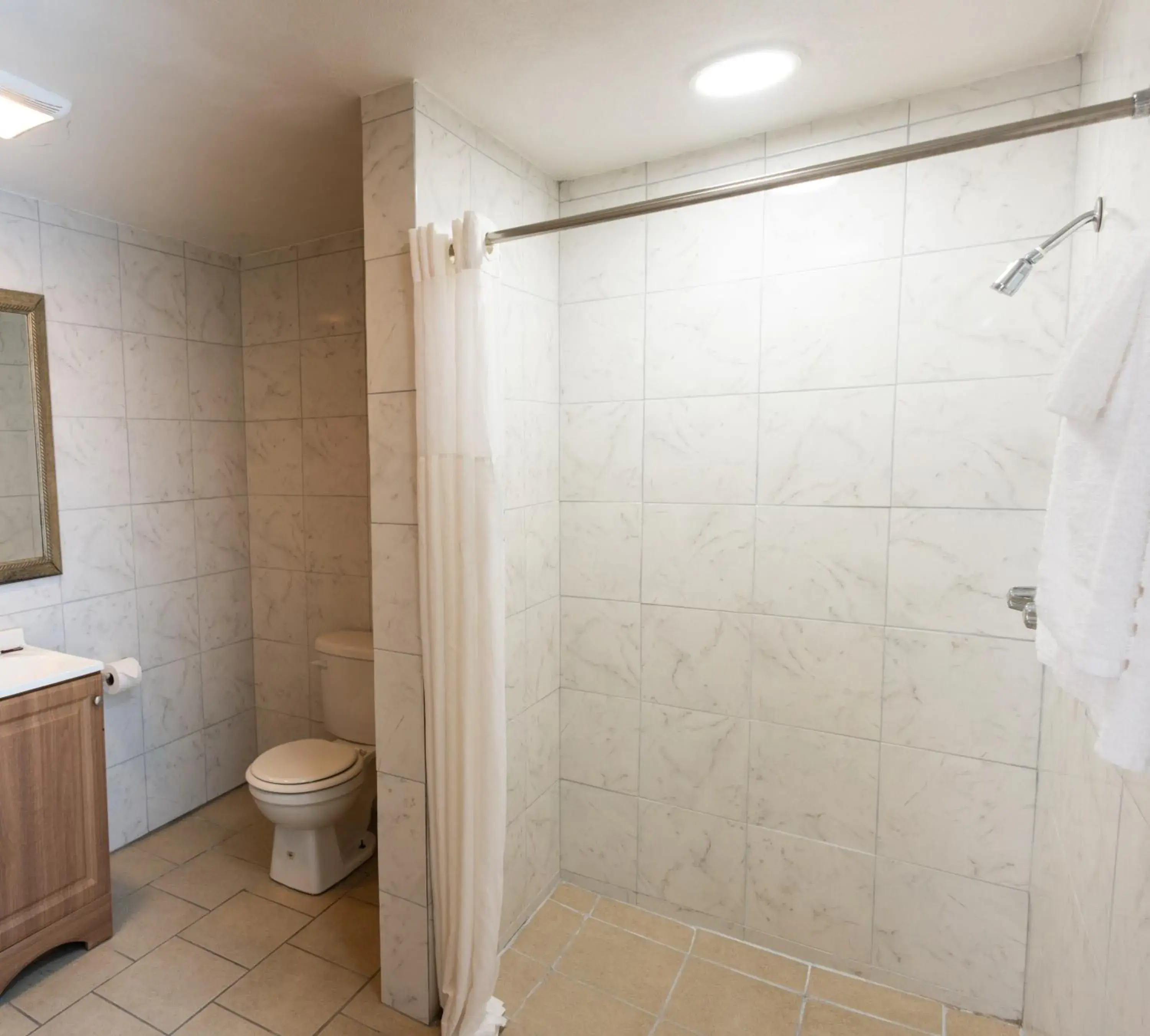 Quadruple Room in American Inn Quadruple Room in American Inn