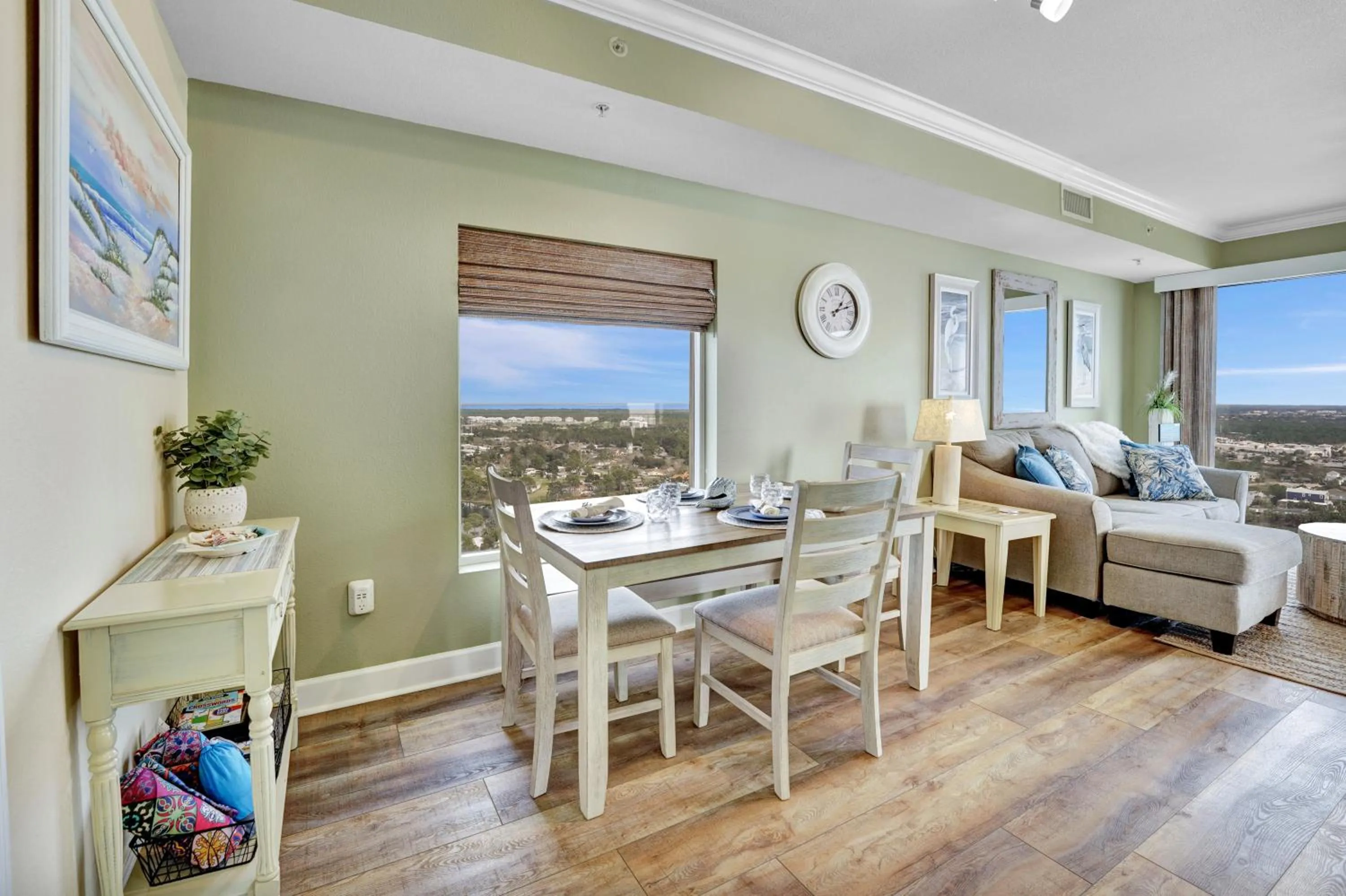 Dining area in Million Dollar Views, Stunning Beachfront Property