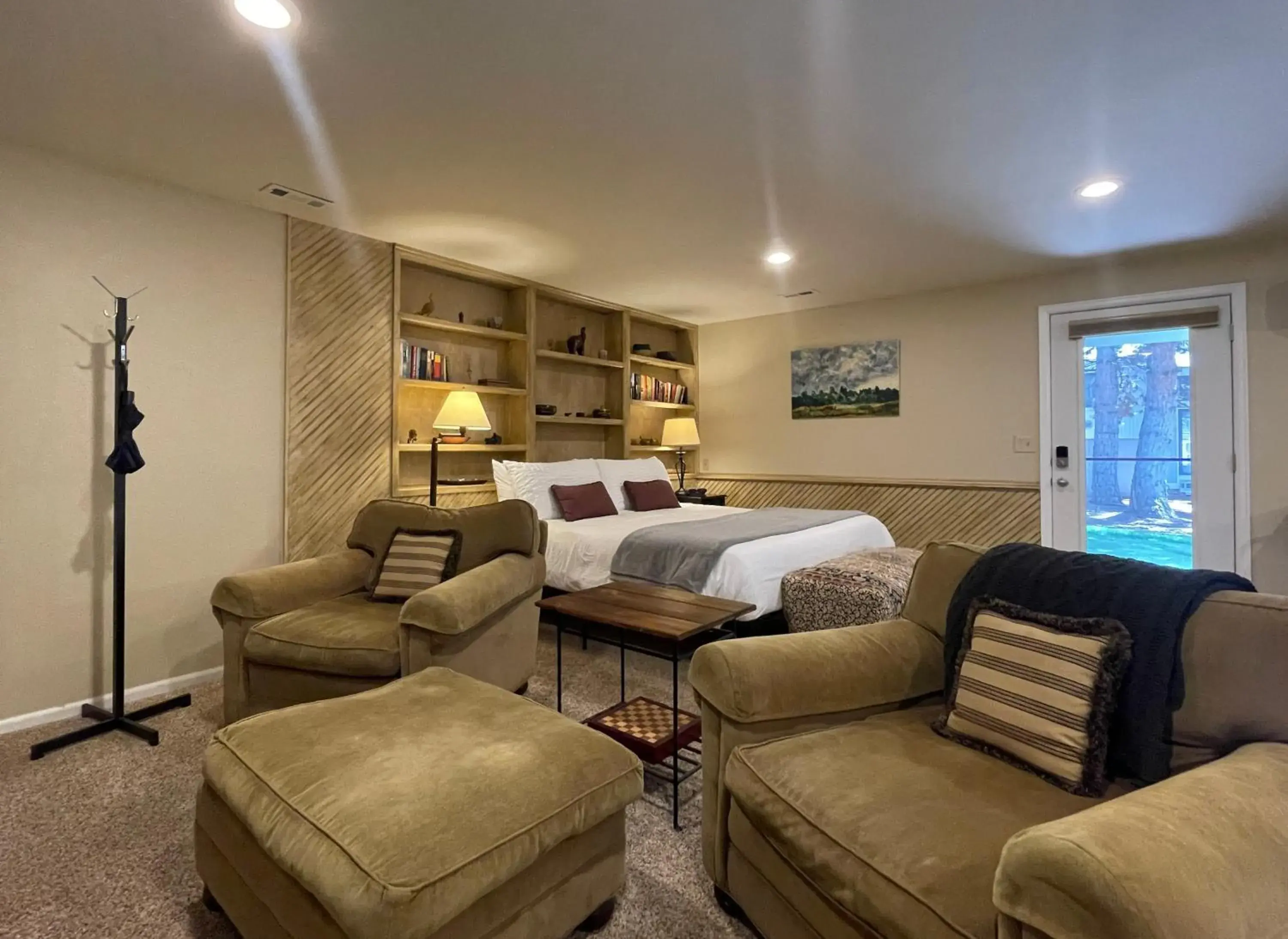 Couples Retreat with Hot Tub, Sauna and Steam Room Couples Retreat with Hot Tub, Sauna and Steam Room
