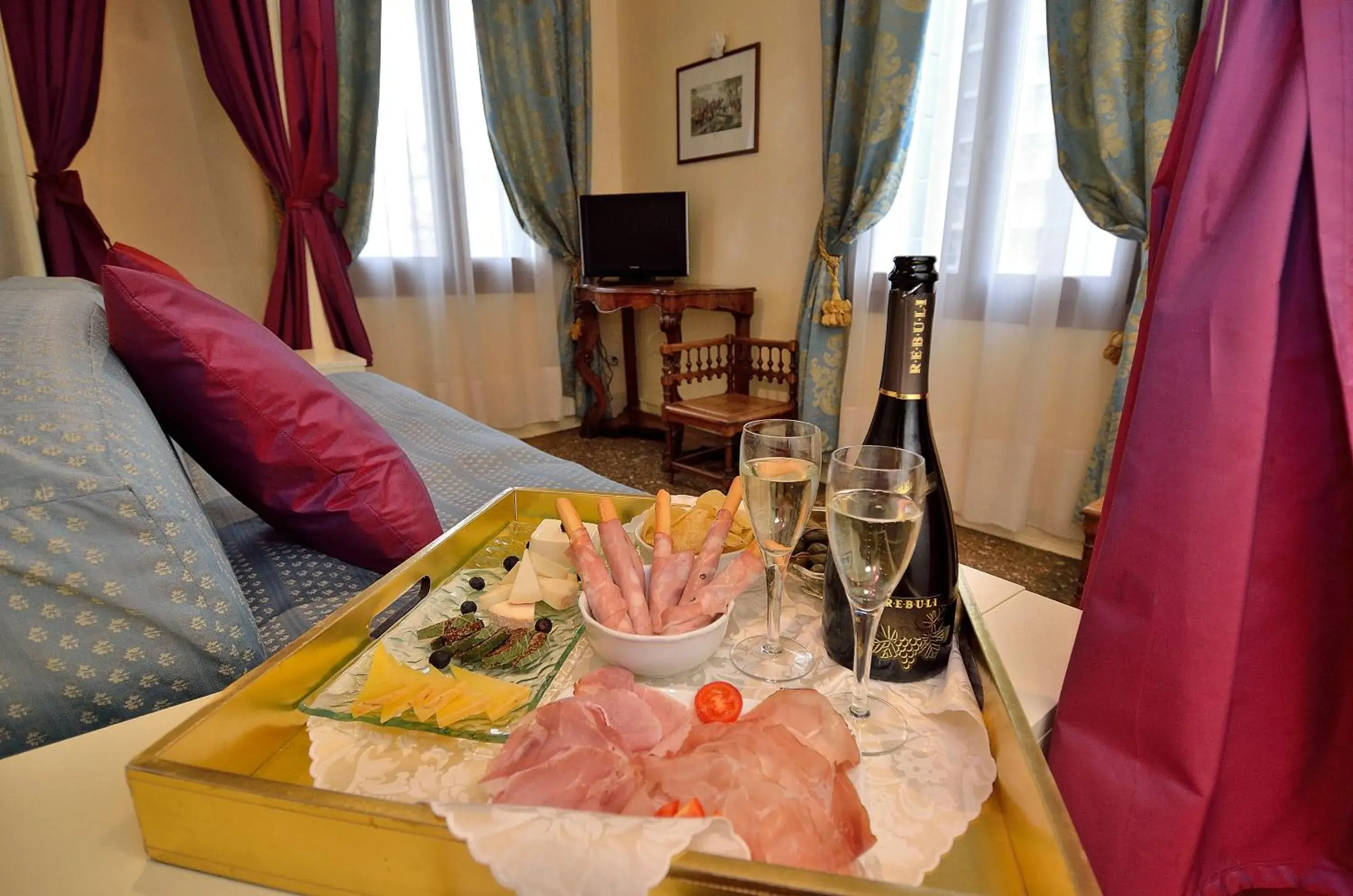 Junior Suite (4 Adults) in Palazzo Odoni Junior Suite (4 Adults) in Palazzo Odoni