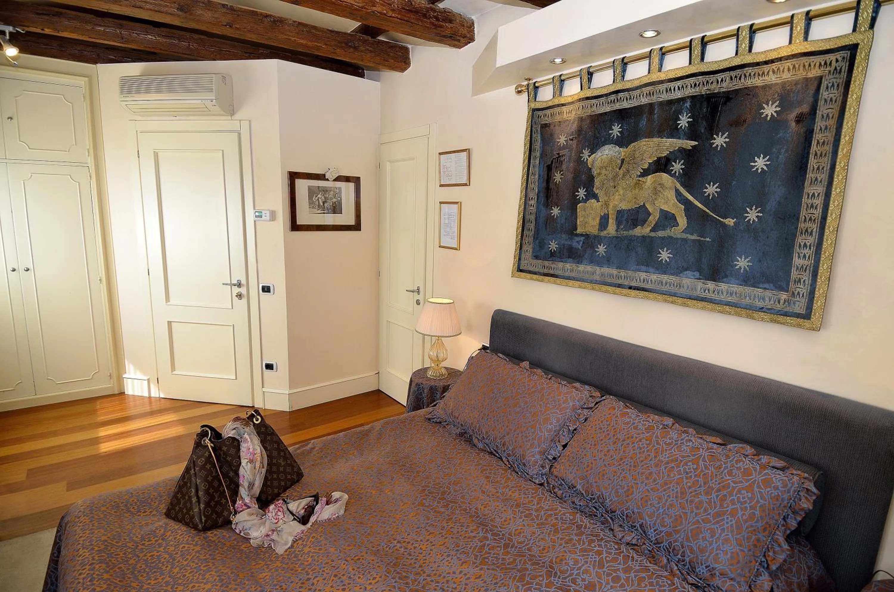 Bedroom in Palazzo Odoni