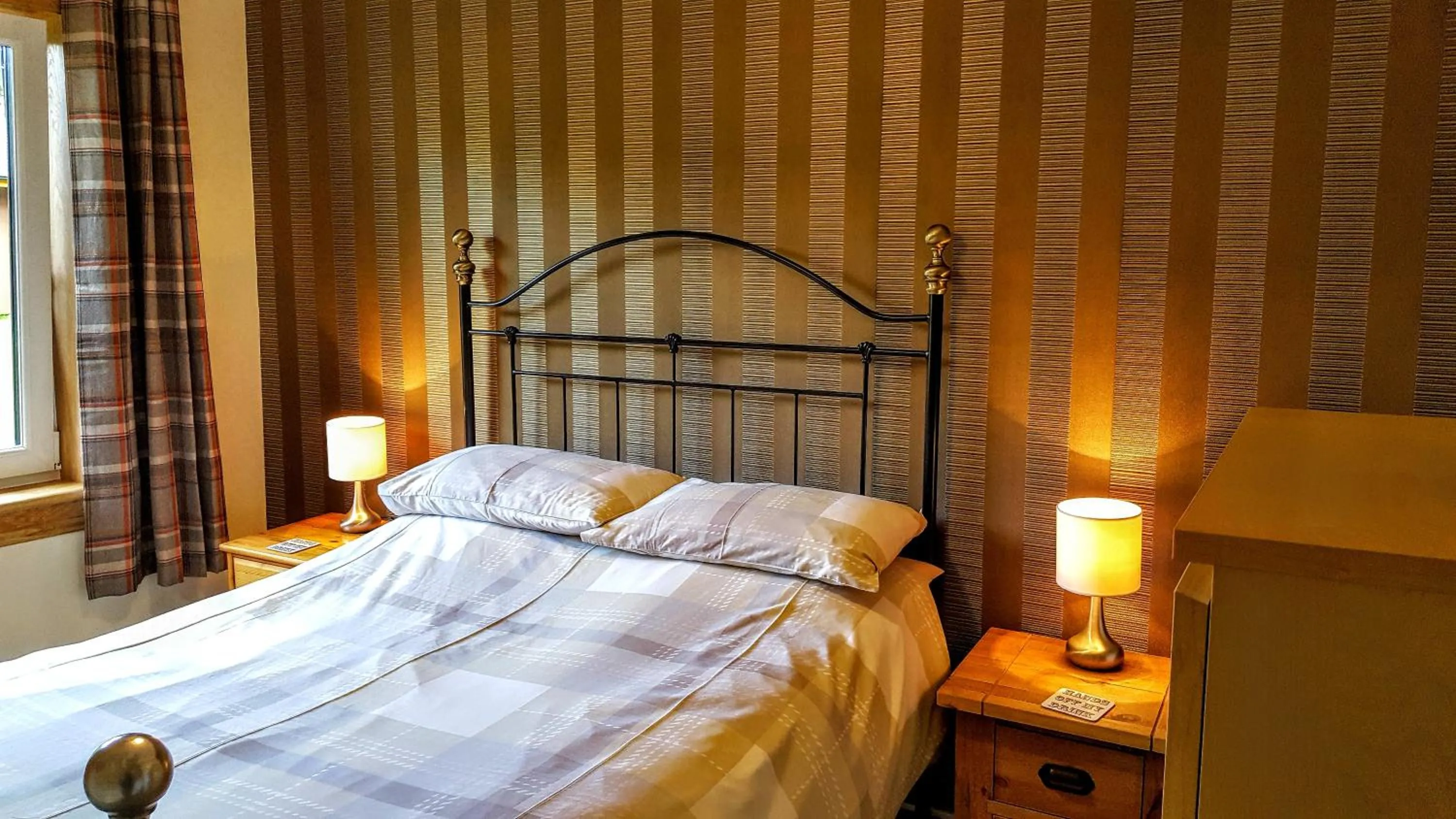 Bedroom, Bed in Torcroft Lodges
