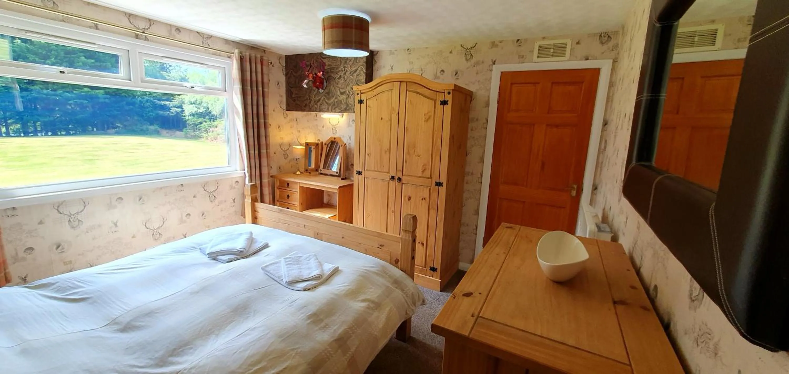 Bedroom, Bed in Torcroft Lodges