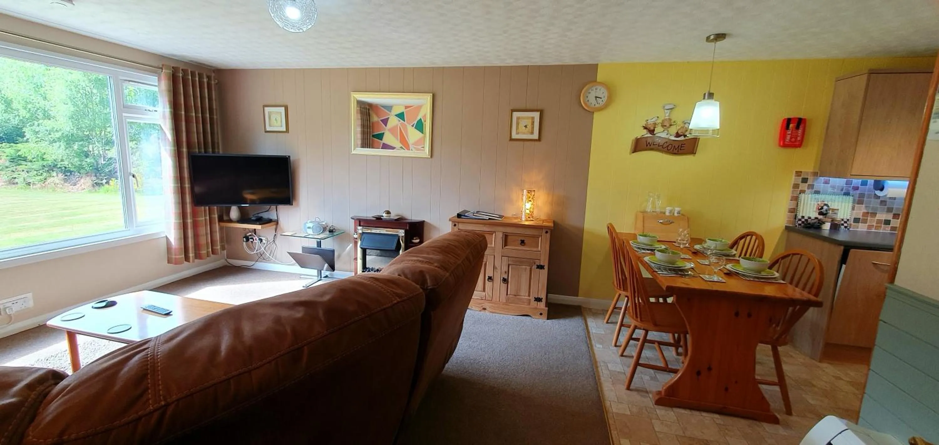 Dining area in Torcroft Lodges