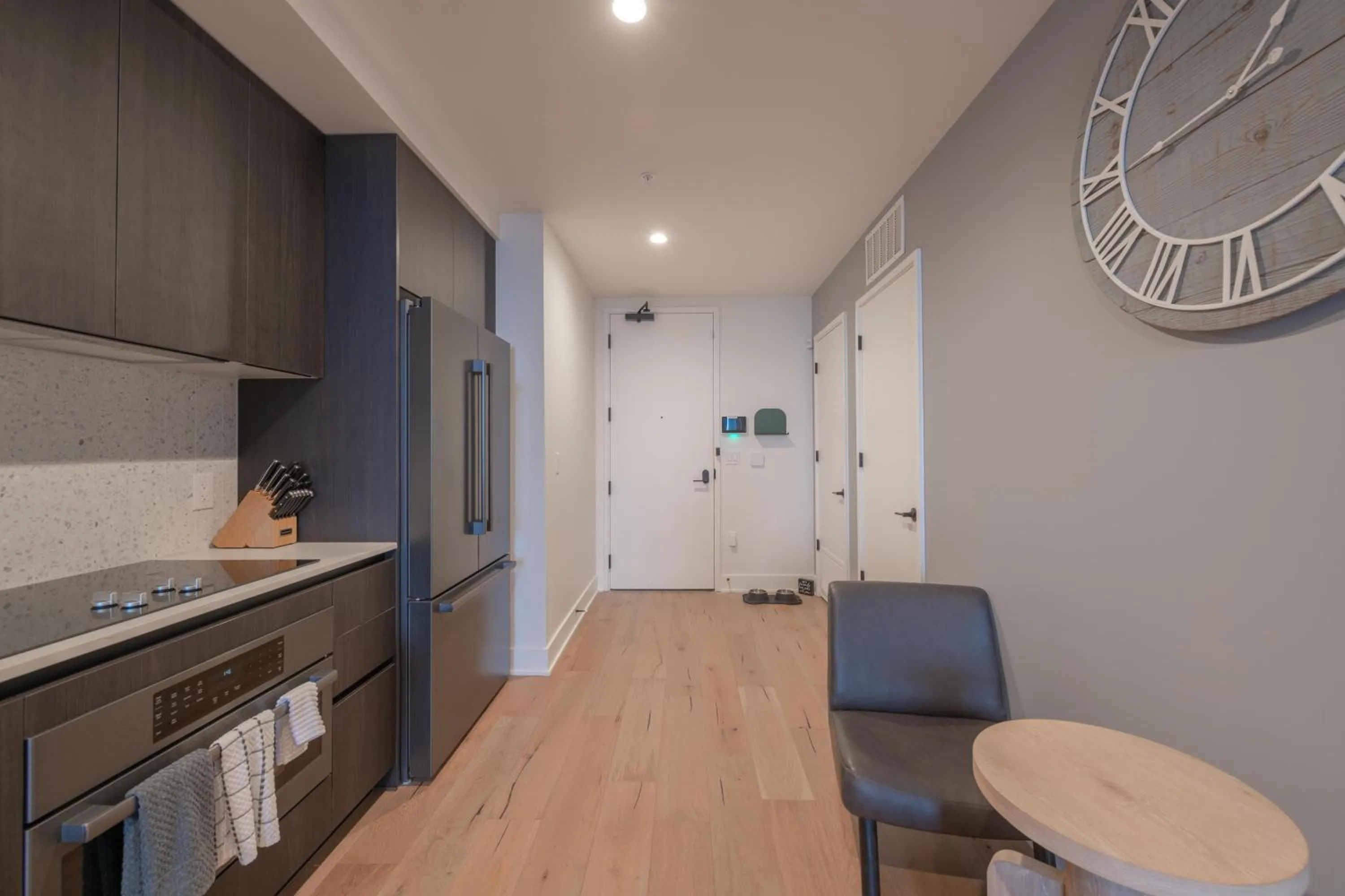 Upscale Rainey St Condo Homes - Peloton, gym, rooftop pool, wifi included