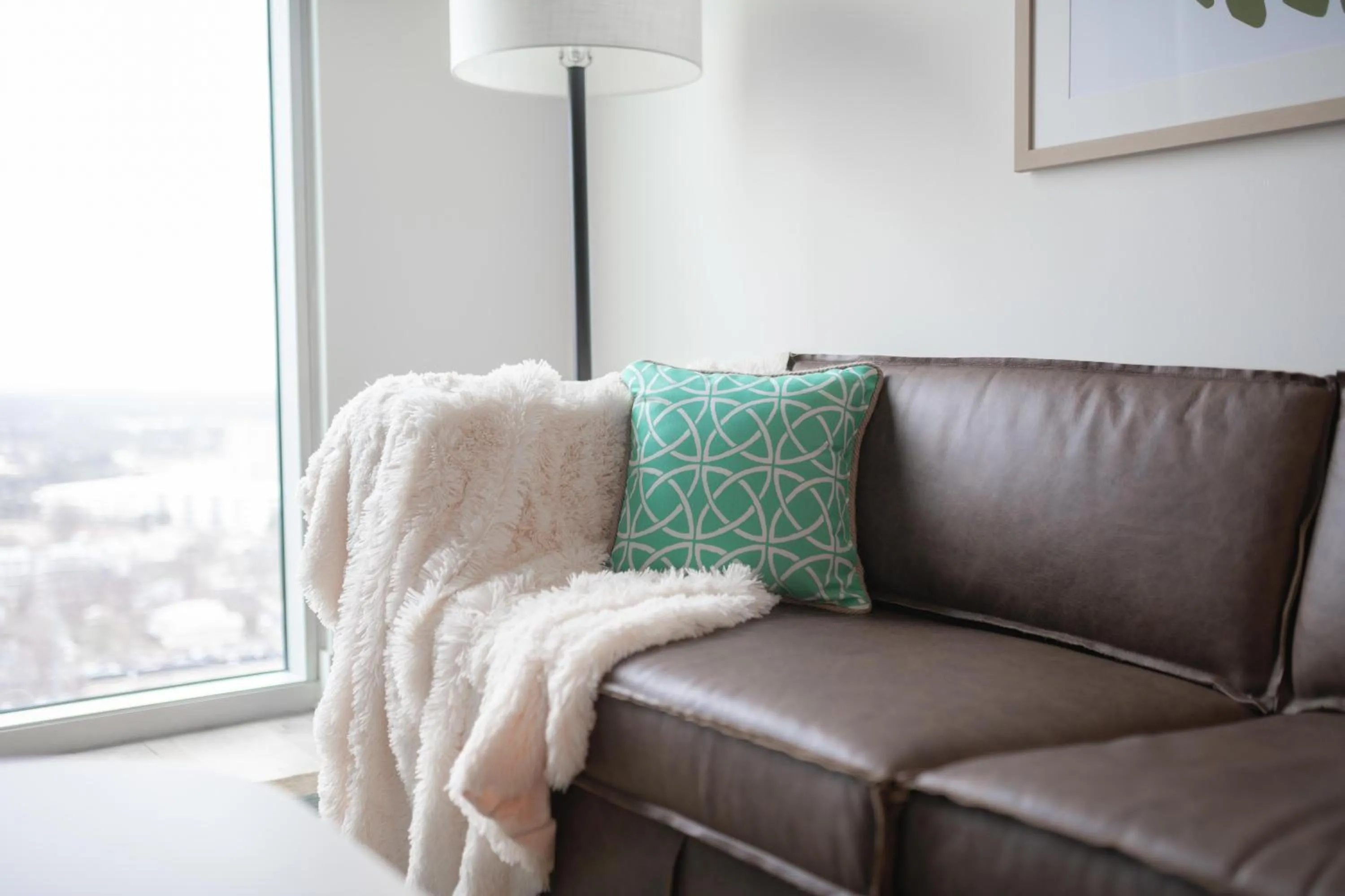 Upscale Rainey St Condo Homes - Peloton, gym, rooftop pool, wifi included
