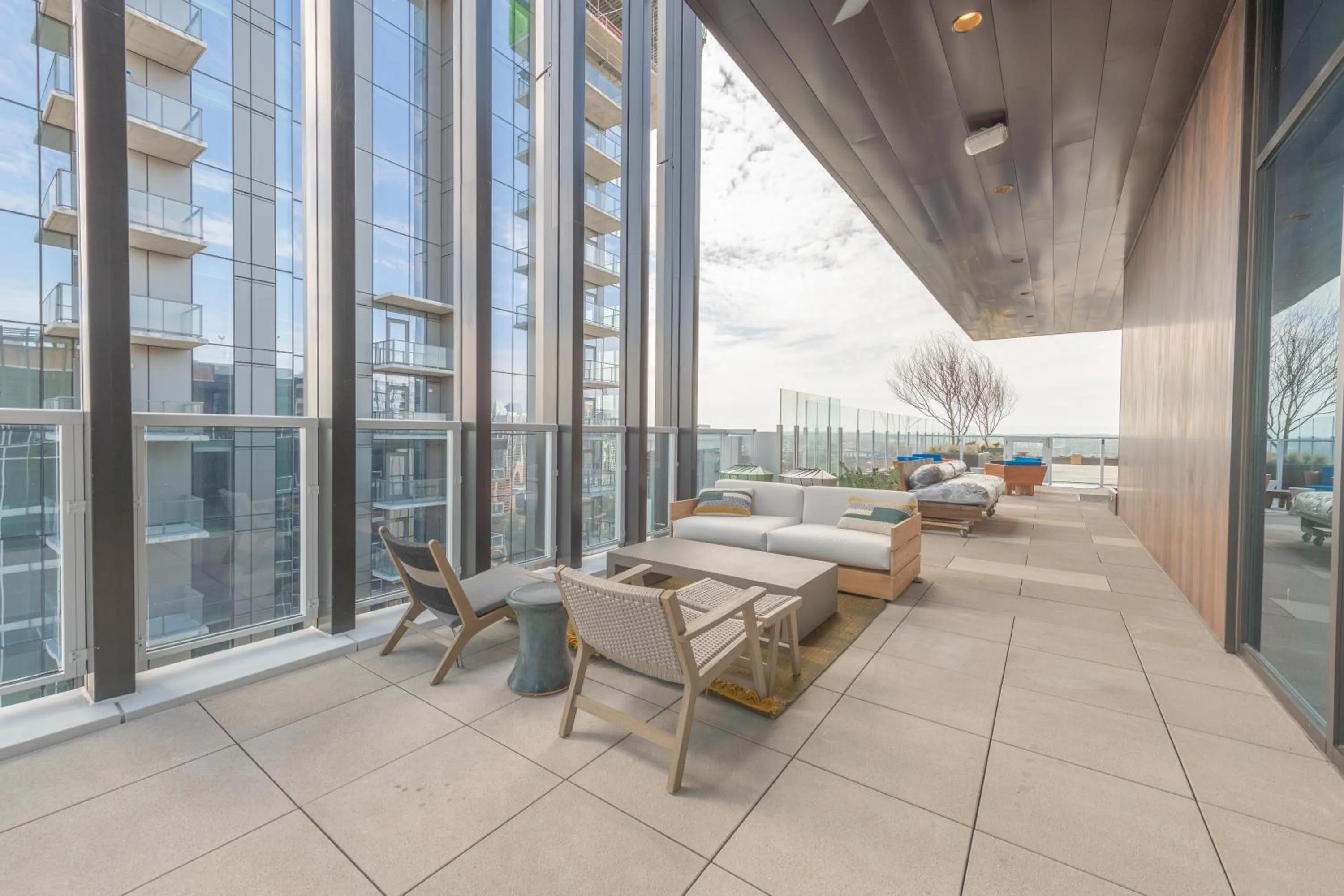 Upscale Rainey St Condo Homes - Peloton, gym, rooftop pool, wifi included