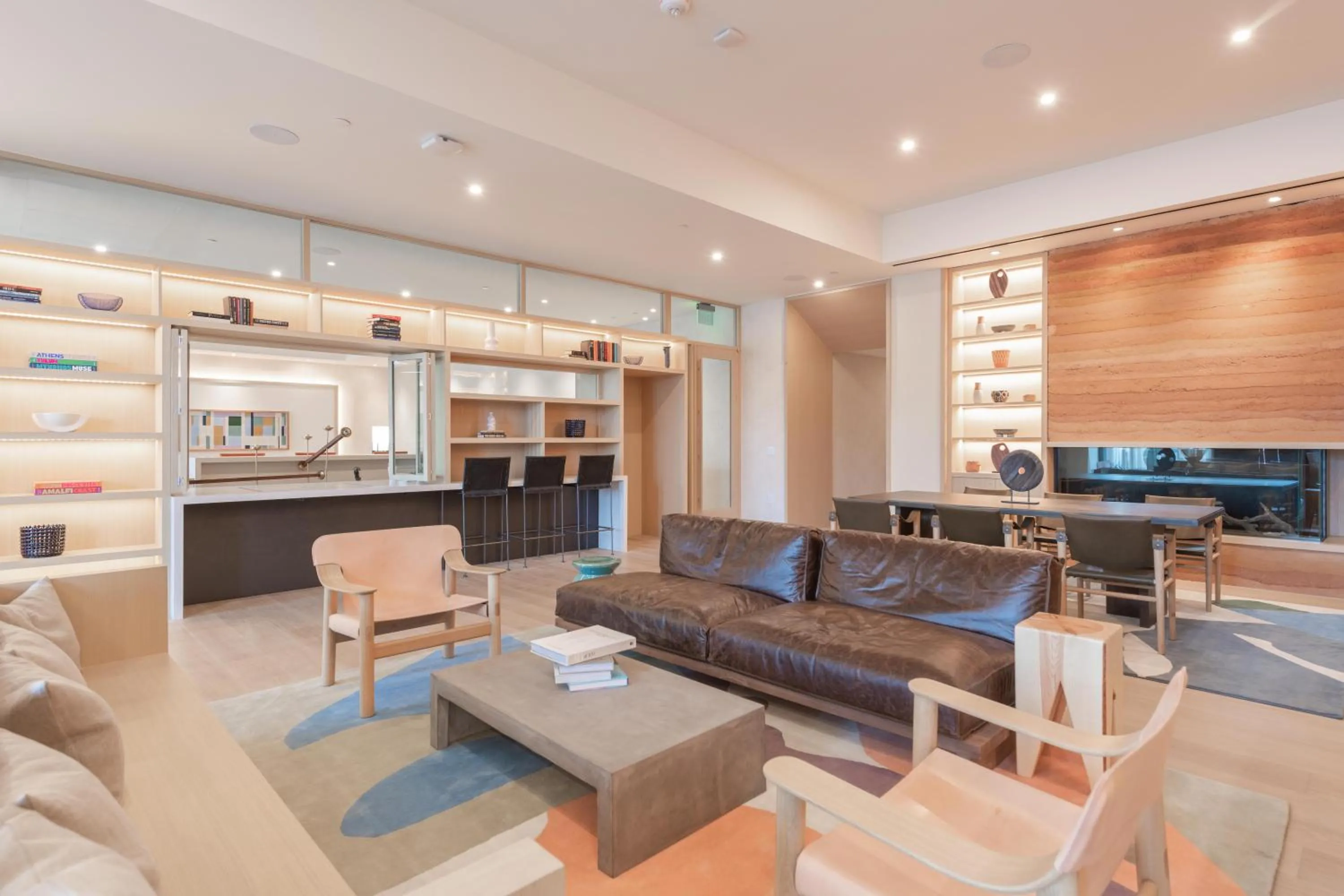 Upscale Rainey St Condo Homes - Peloton, gym, rooftop pool, wifi included