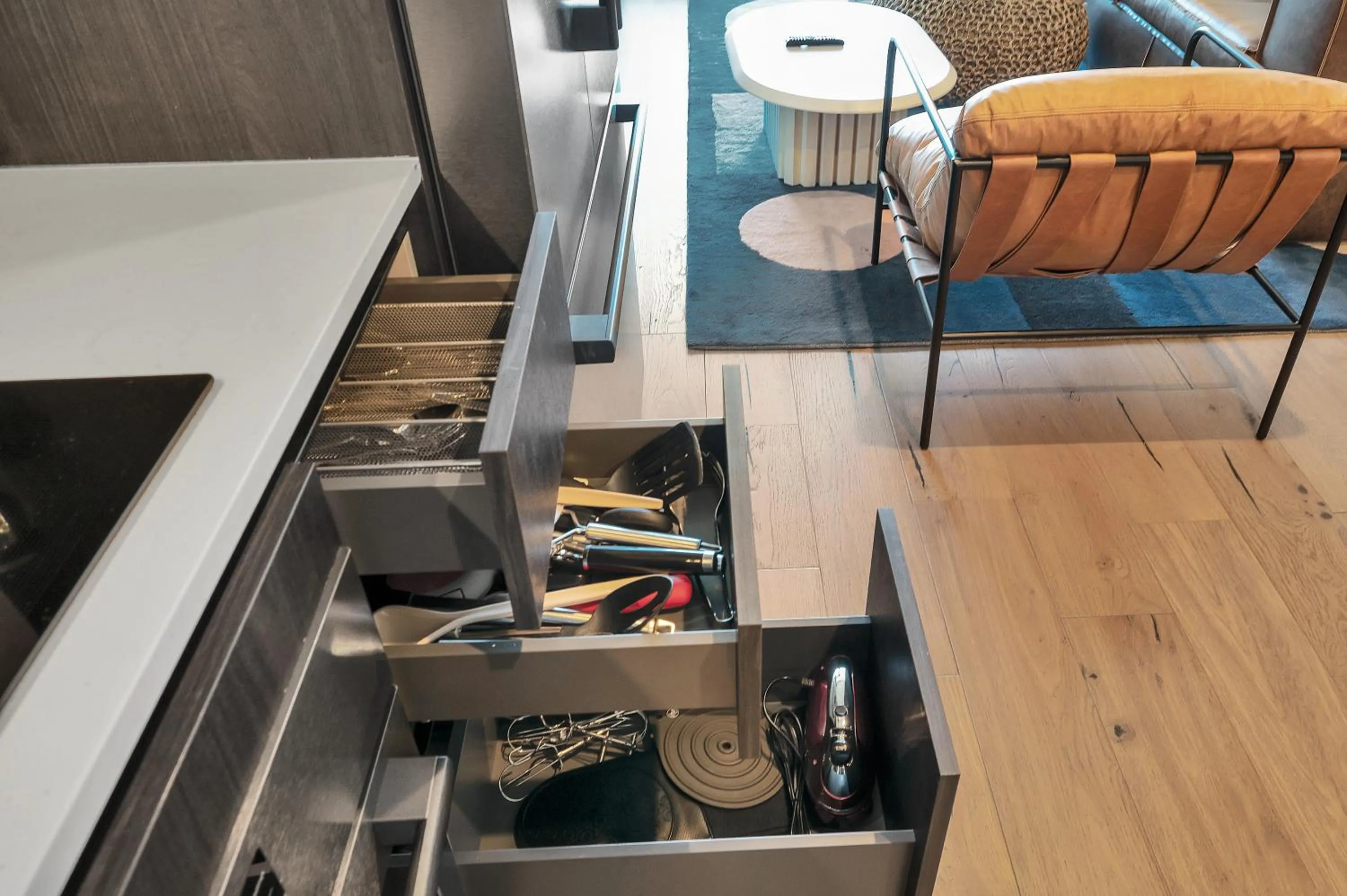 Upscale Rainey St Condo Homes - Peloton, gym, rooftop pool, wifi included
