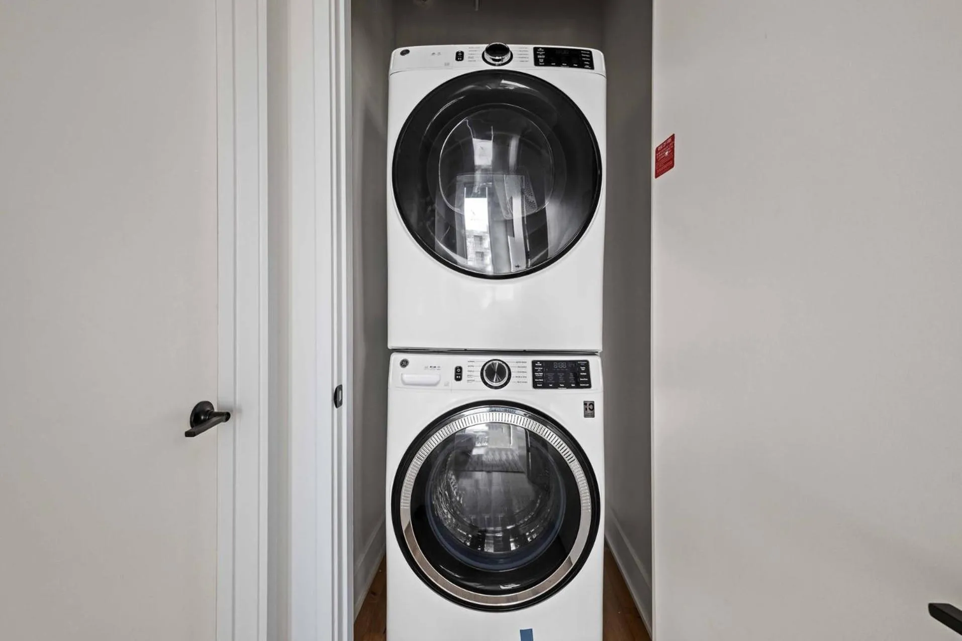 Upscale Rainey St Condo Homes - Peloton, gym, rooftop pool, wifi included