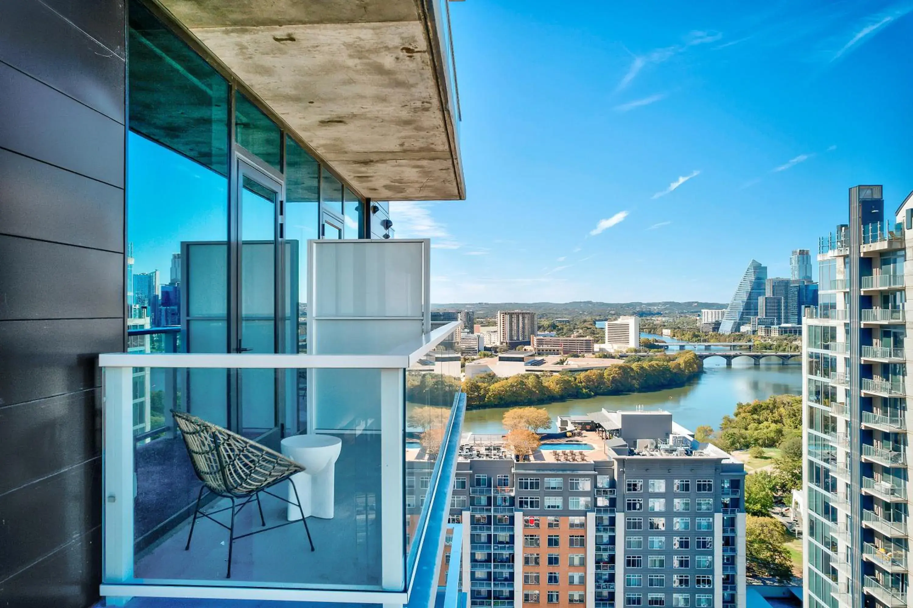 Upscale Rainey St Condo Homes - Peloton, gym, rooftop pool, wifi included Upscale Rainey St Condo Homes - Peloton, gym, rooftop pool, wifi included