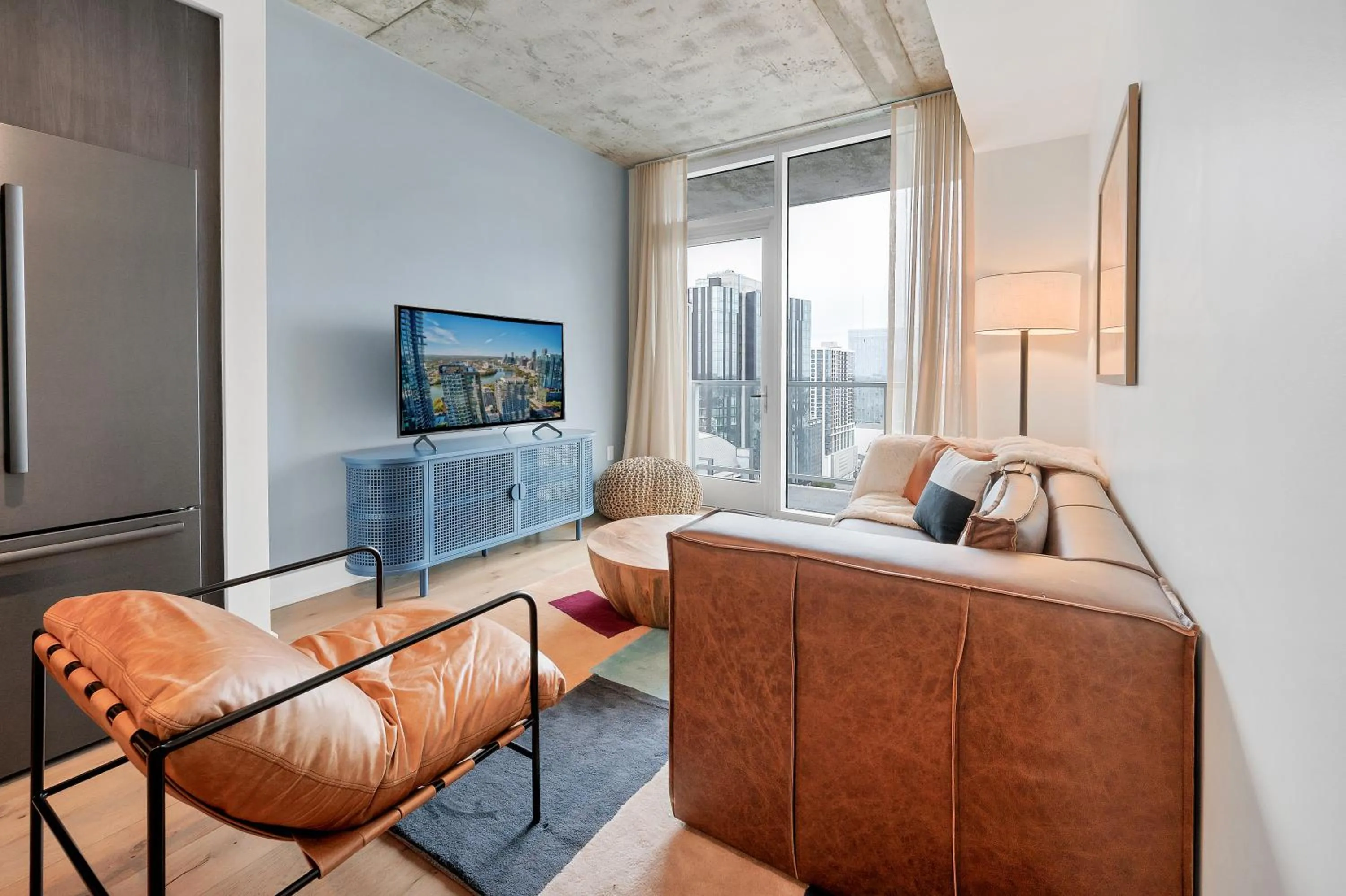 Upscale Rainey St Condo Homes - Peloton, gym, rooftop pool, wifi included