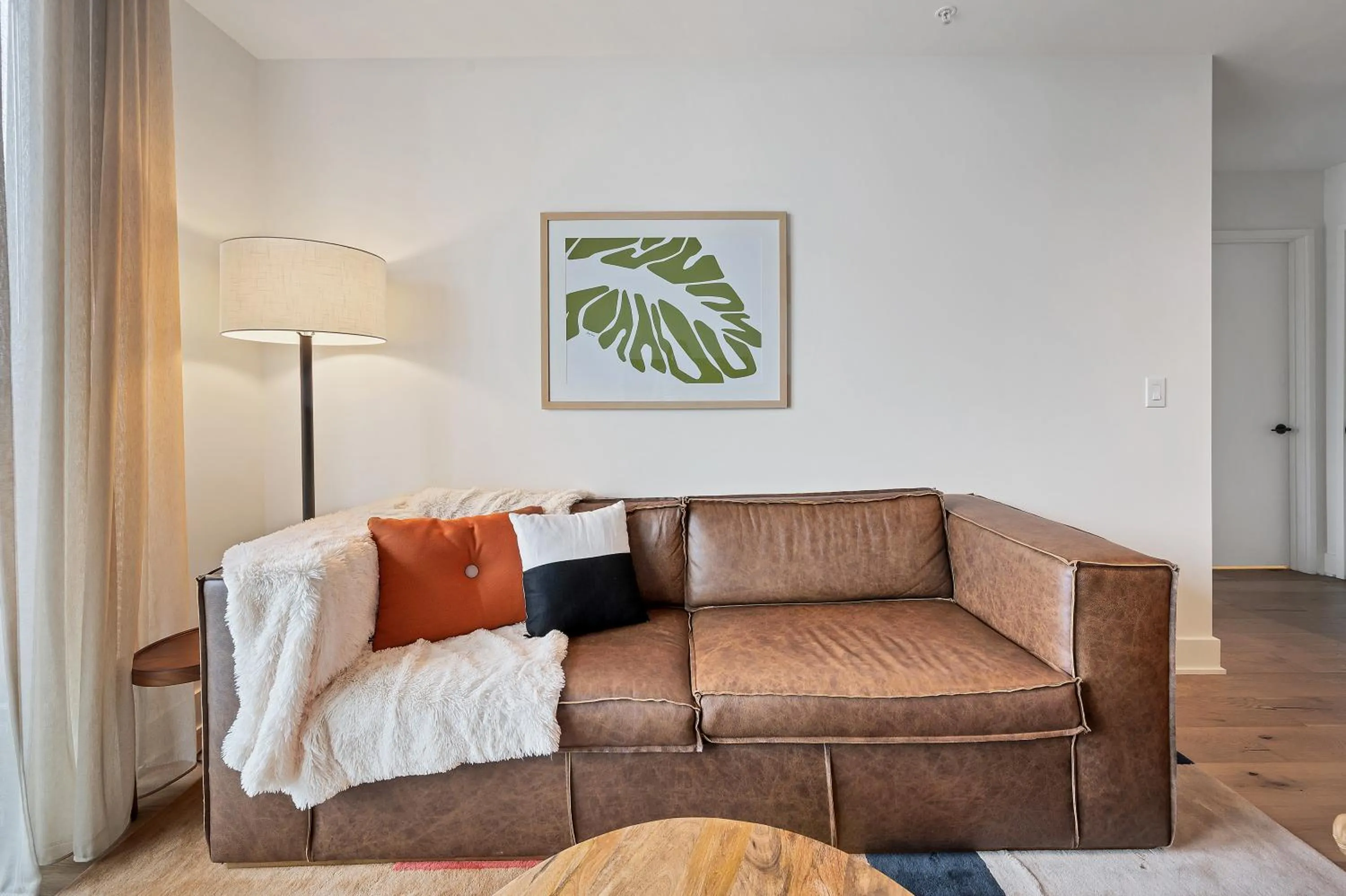 Upscale Rainey St Condo Homes - Peloton, gym, rooftop pool, wifi included